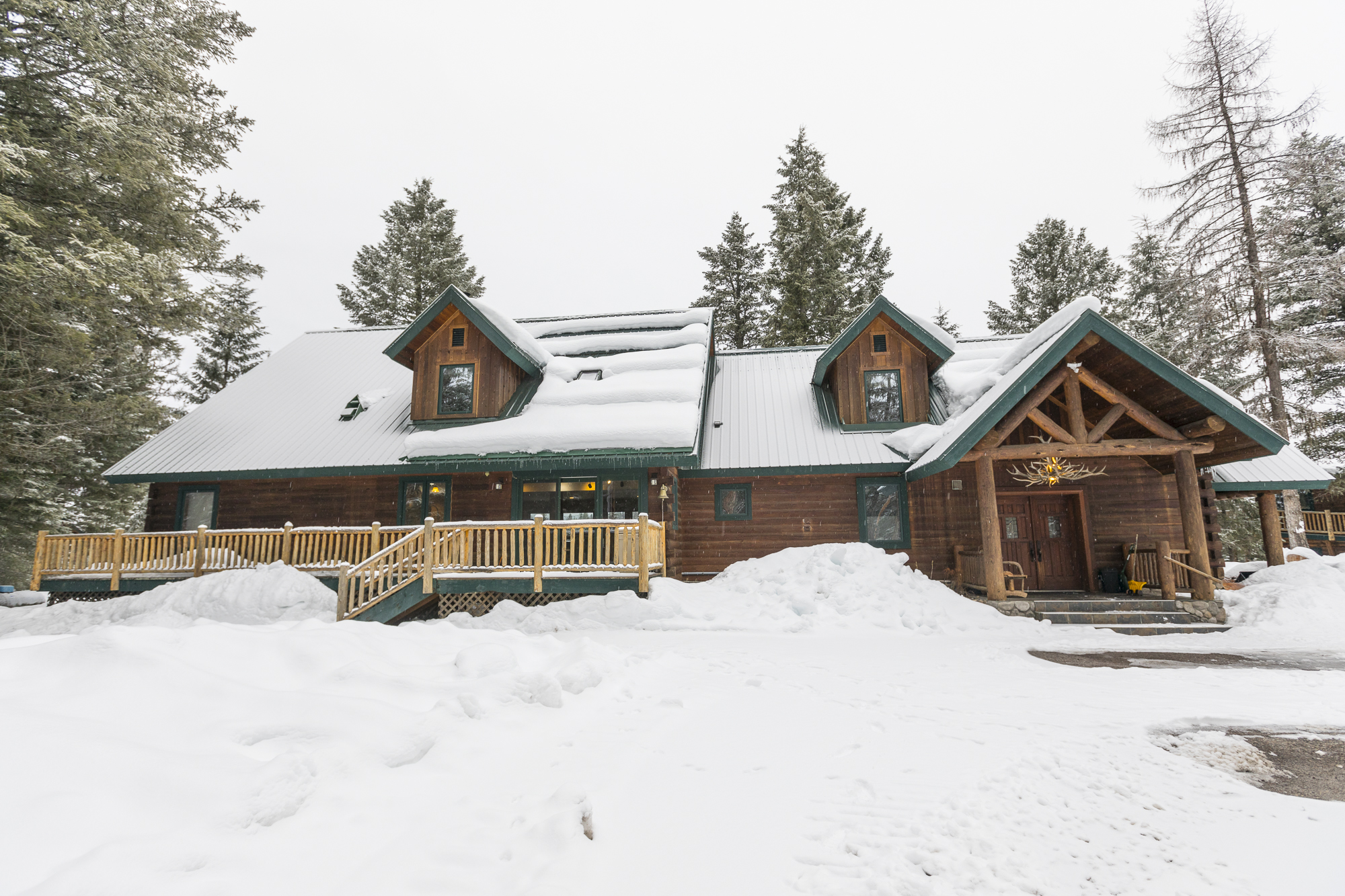 Dog Creek Lodge; Luxury Lodge Near Whitefish, MT Cabins for Rent in