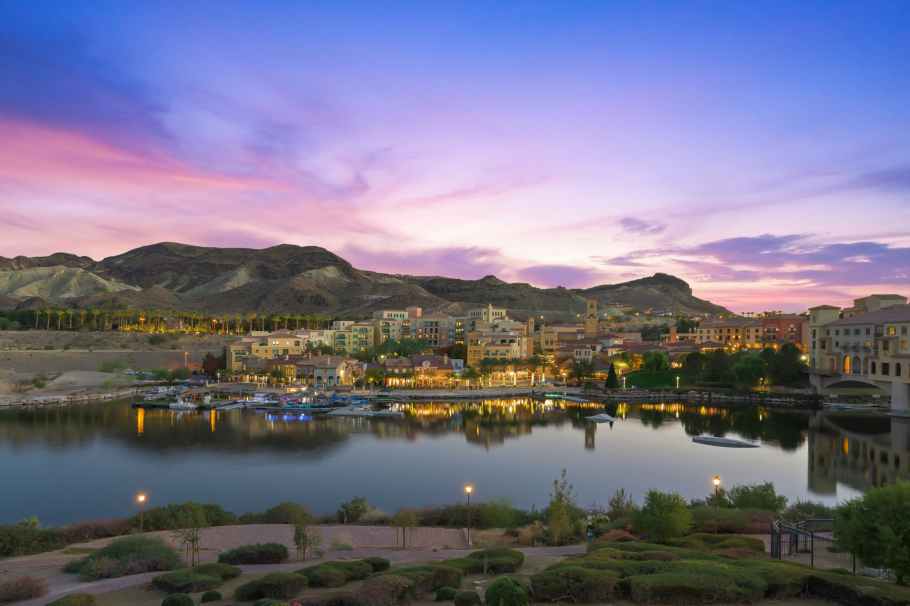 A masterpiece of Design, Luxury and Elegance! Panoramic views of Lake