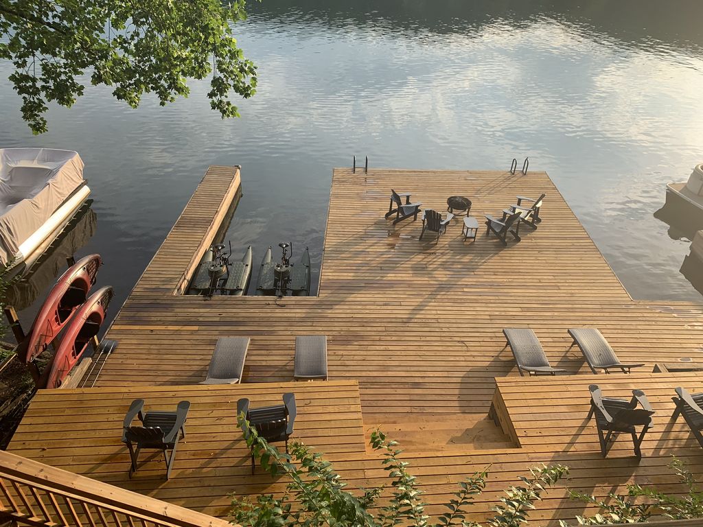 Lake Arrowhead Luxury Lakefront Cottage w/ Hot Tub Cottages for Rent