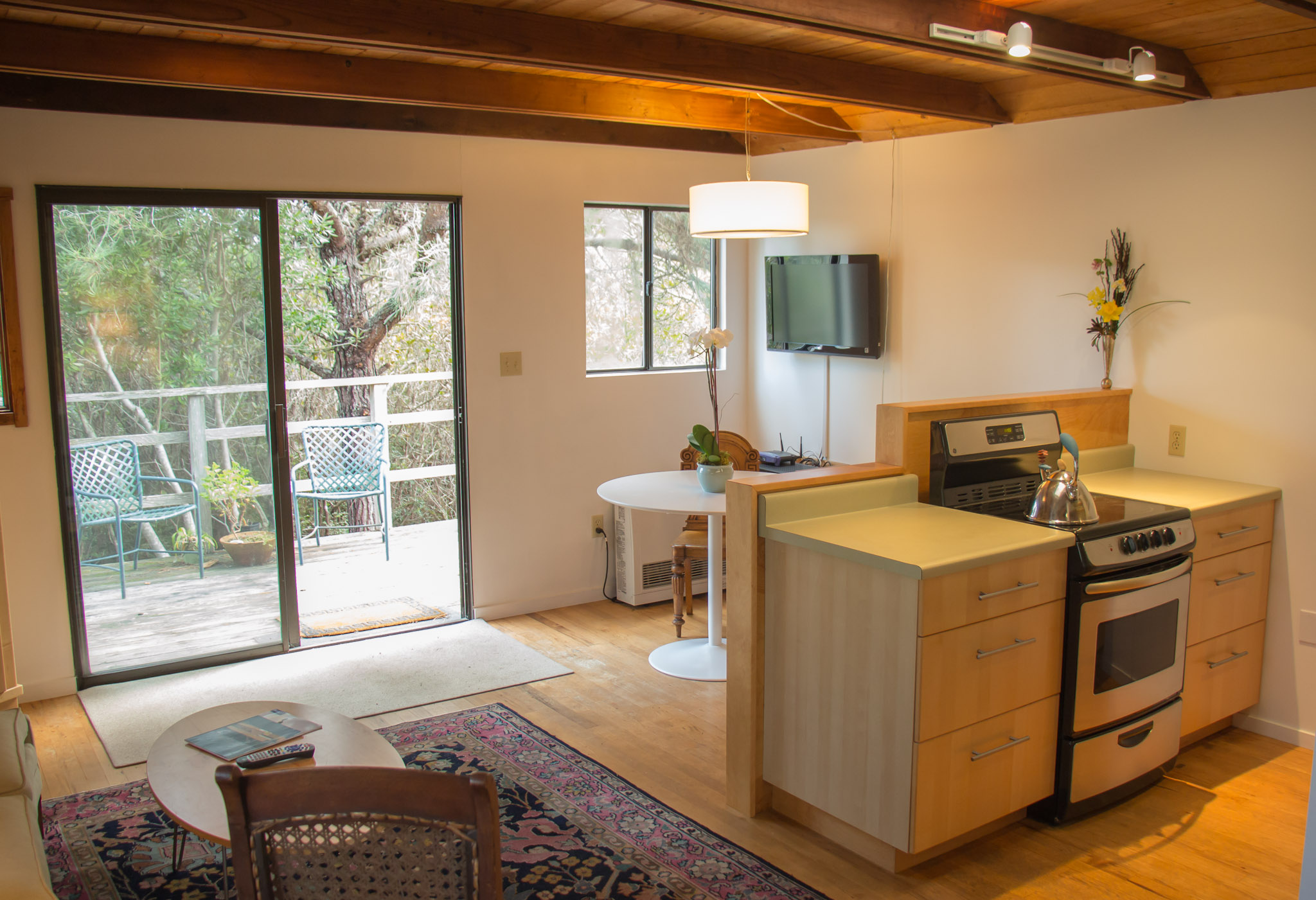 Contemporary Mendocino Studio Apartments for Rent in Mendocino