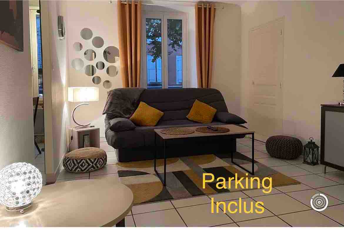 T2 full center on the 1st floor with private parking