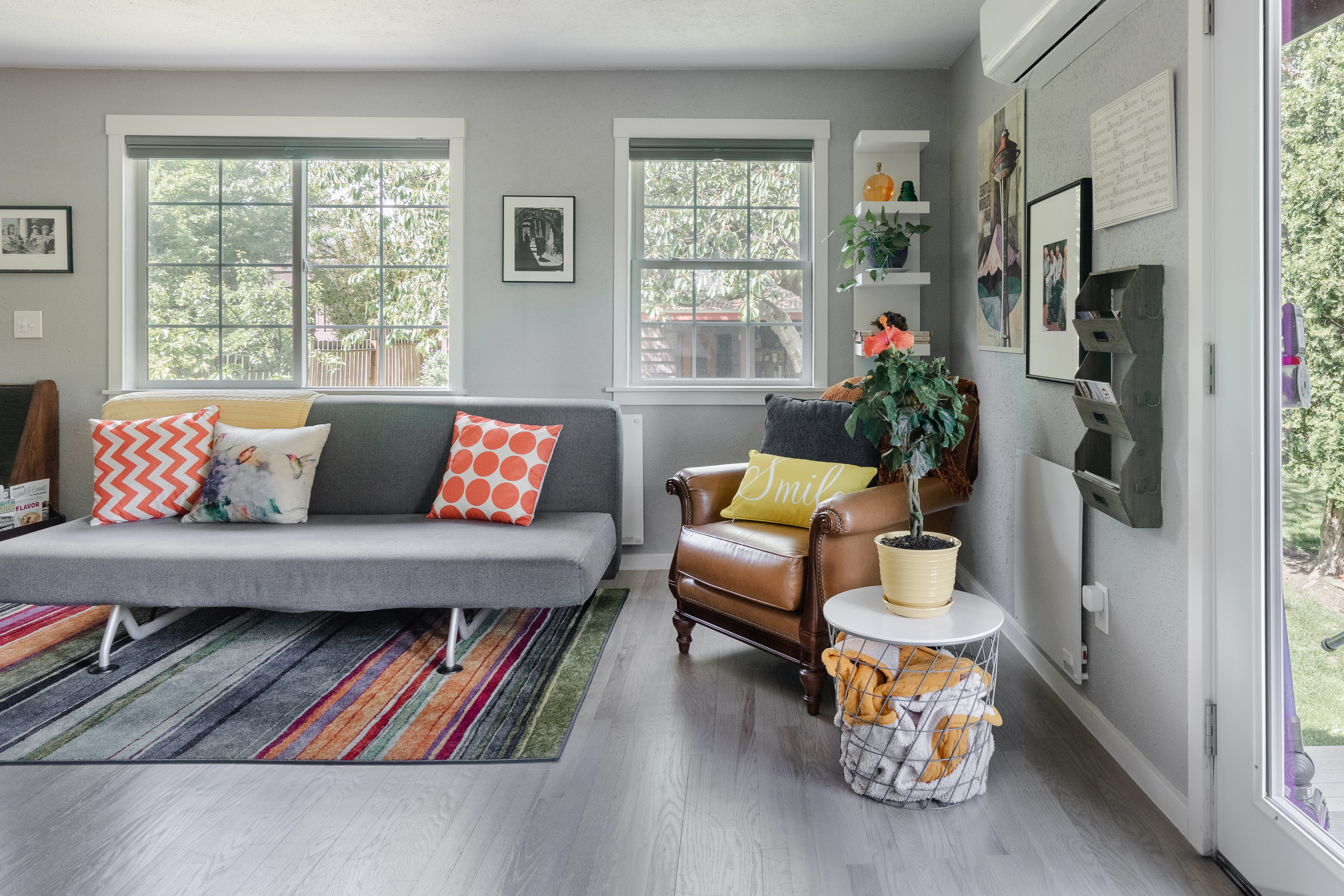 Hummingbird Cottage in Quiet Residential Arbor Heights