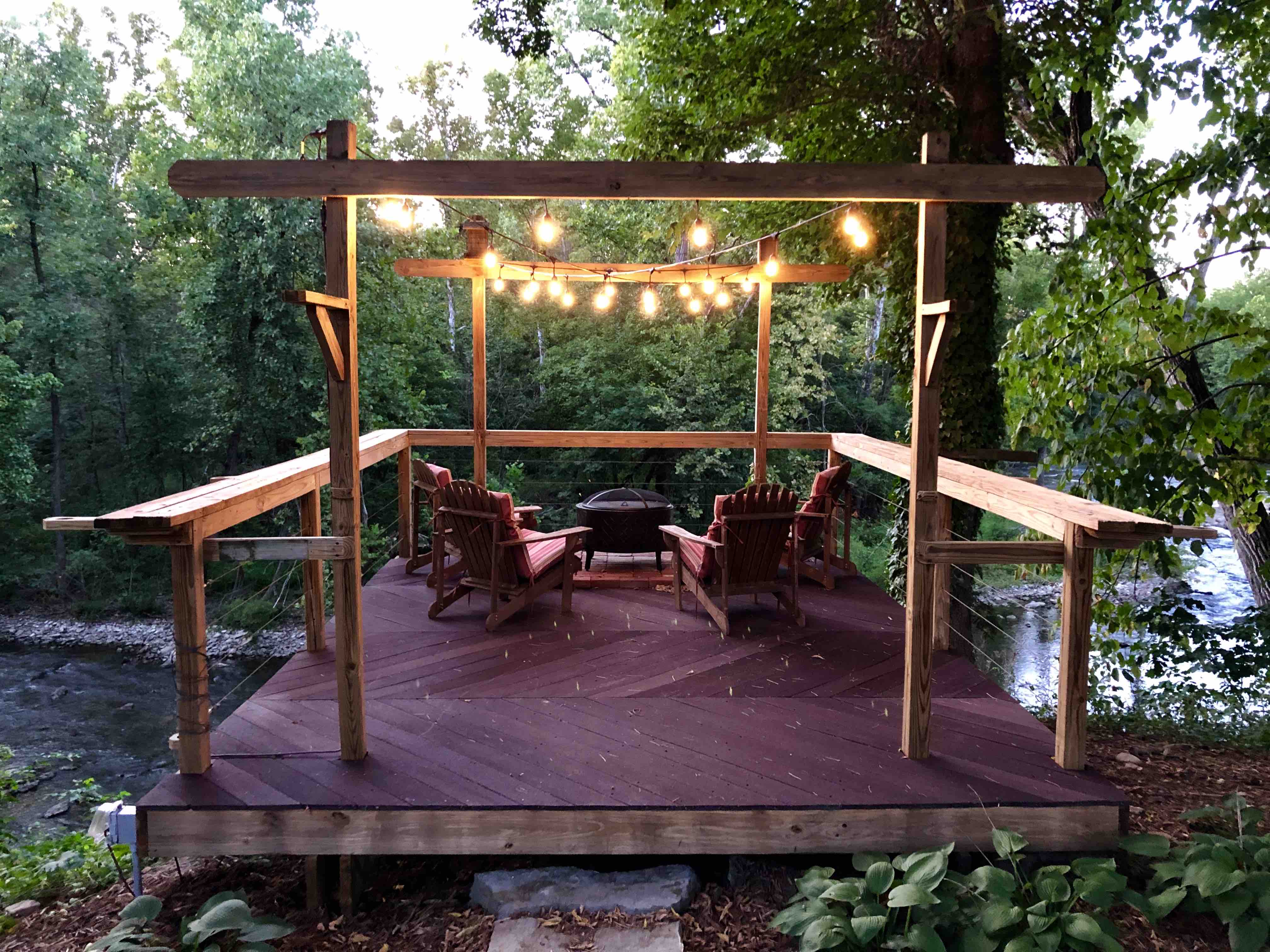 Riverfront Cottage by Winery Caverns & Nat’l Parks Cottages for Rent