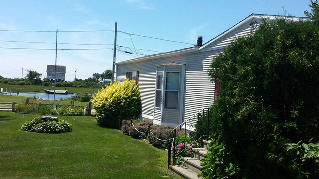 East Matunuck Beach/Salt Pond Getaway 2br/2ba Cottages for Rent in