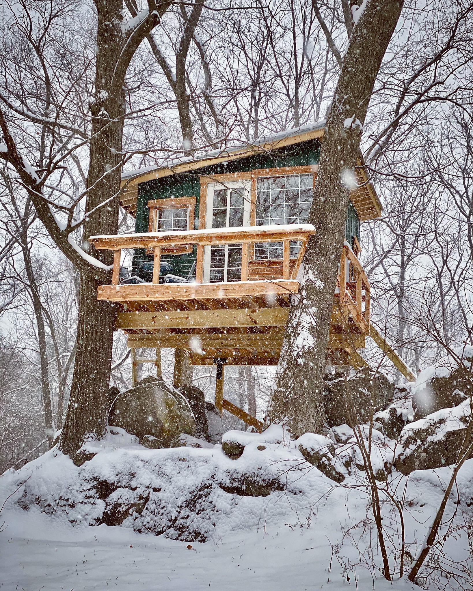 Cozy West Virginia Treehouse Treehouses for Rent in Shepherdstown, West Virginia, United States