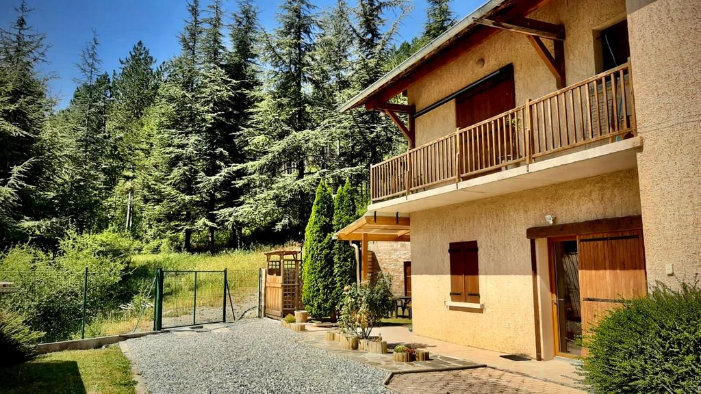 Lovely T2 apartment with garden and private parking