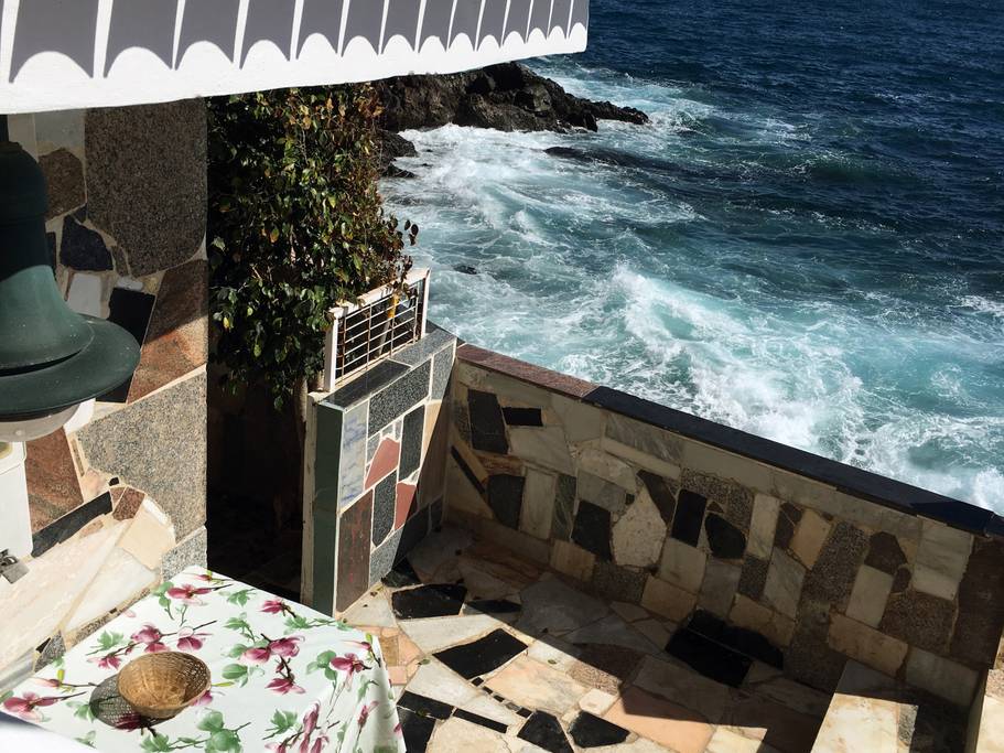 Hermosa Casa & Cueva Frente al Oceano - Apartamentos en alquiler en