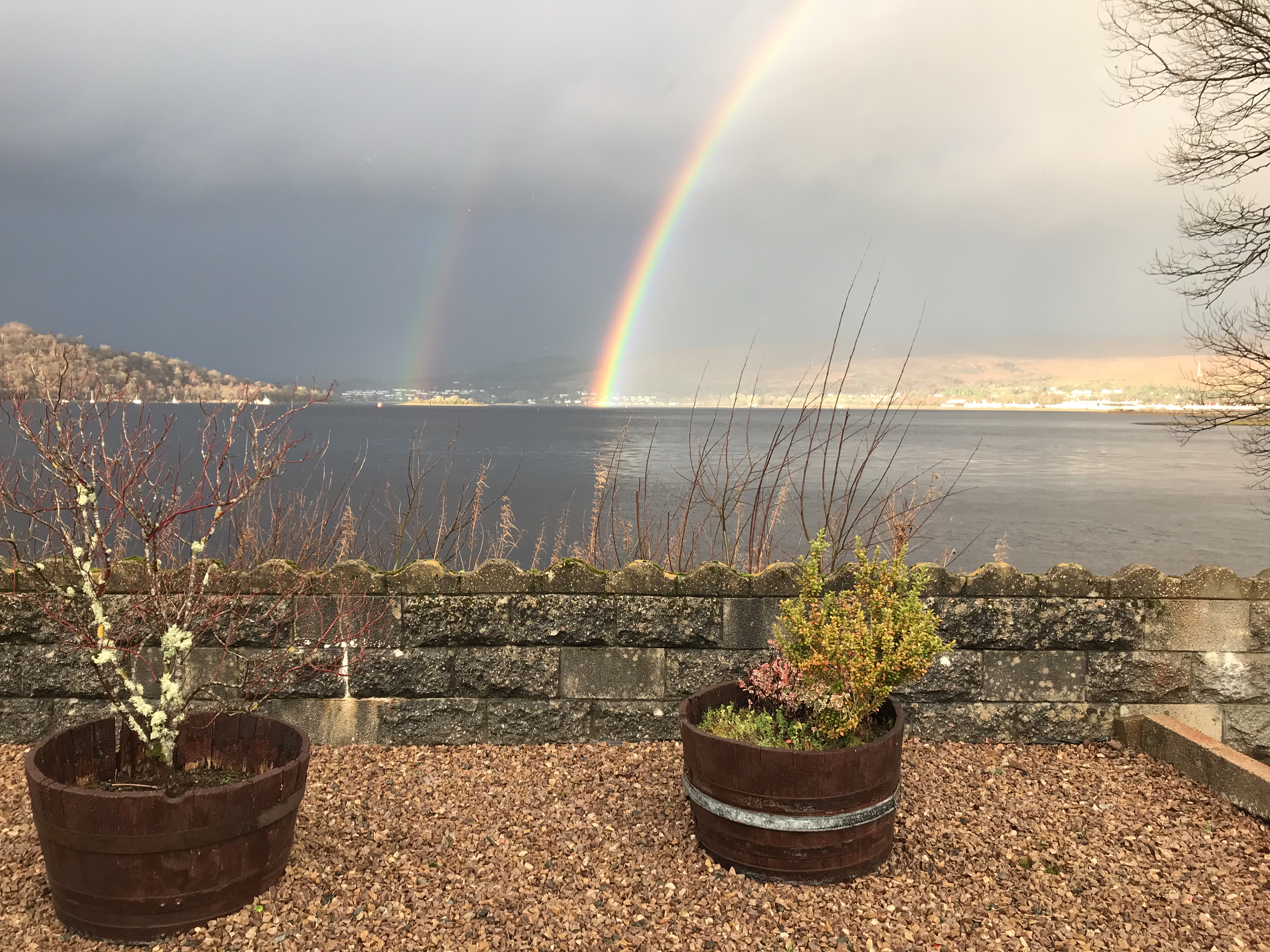 Shore Cottage Fort William - right on Loch Linnhe.