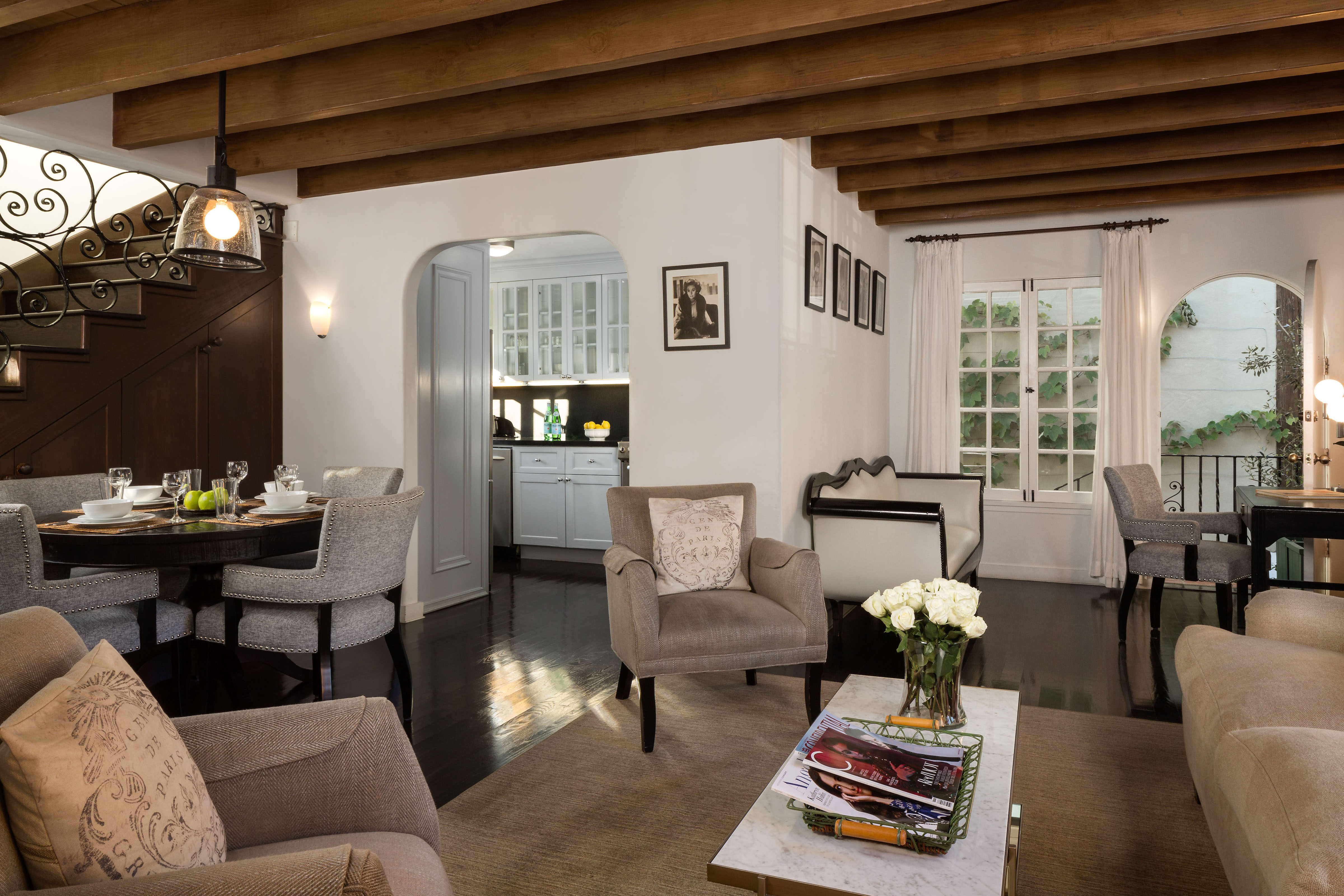 The Charlie WeHo Luxurious 2BDR/2BATH Apartment in Beverly Grove, Los Angeles