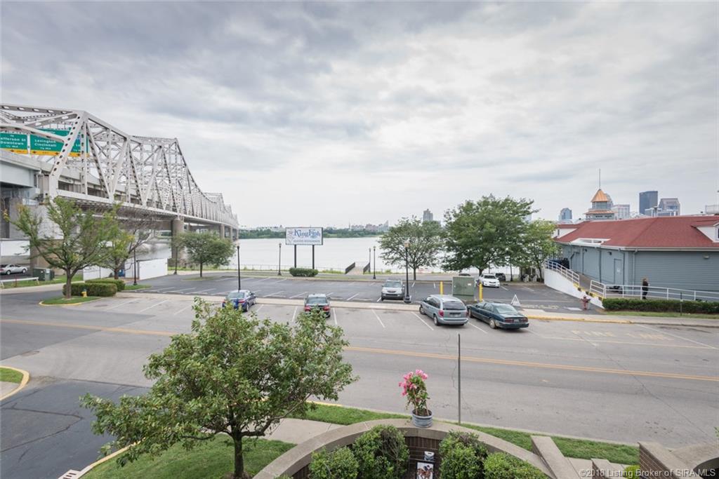 Spacious Riverfront Condo Minutes from Downtown! Condominiums for