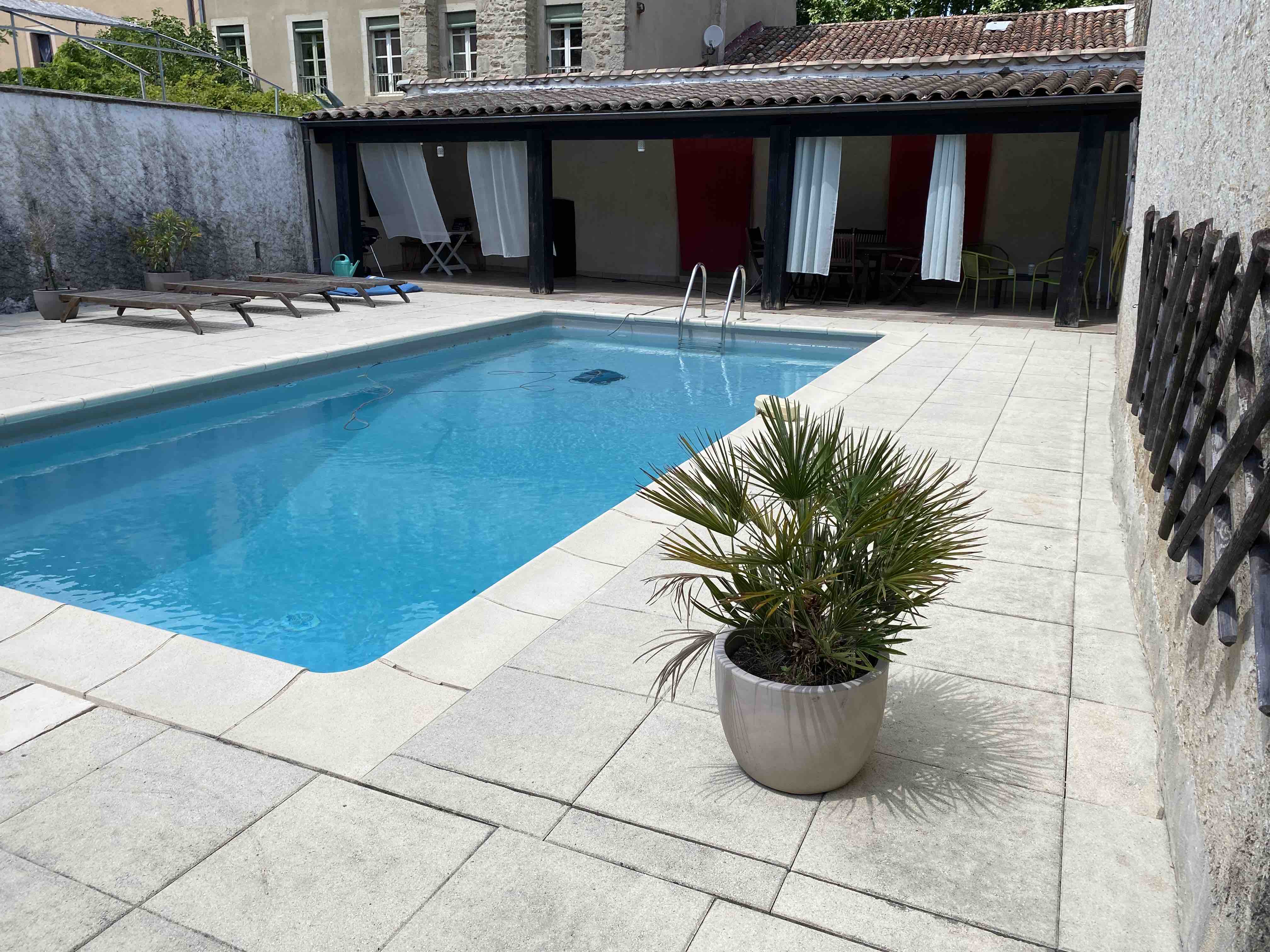 House of character with pool, in the heart of the Vans