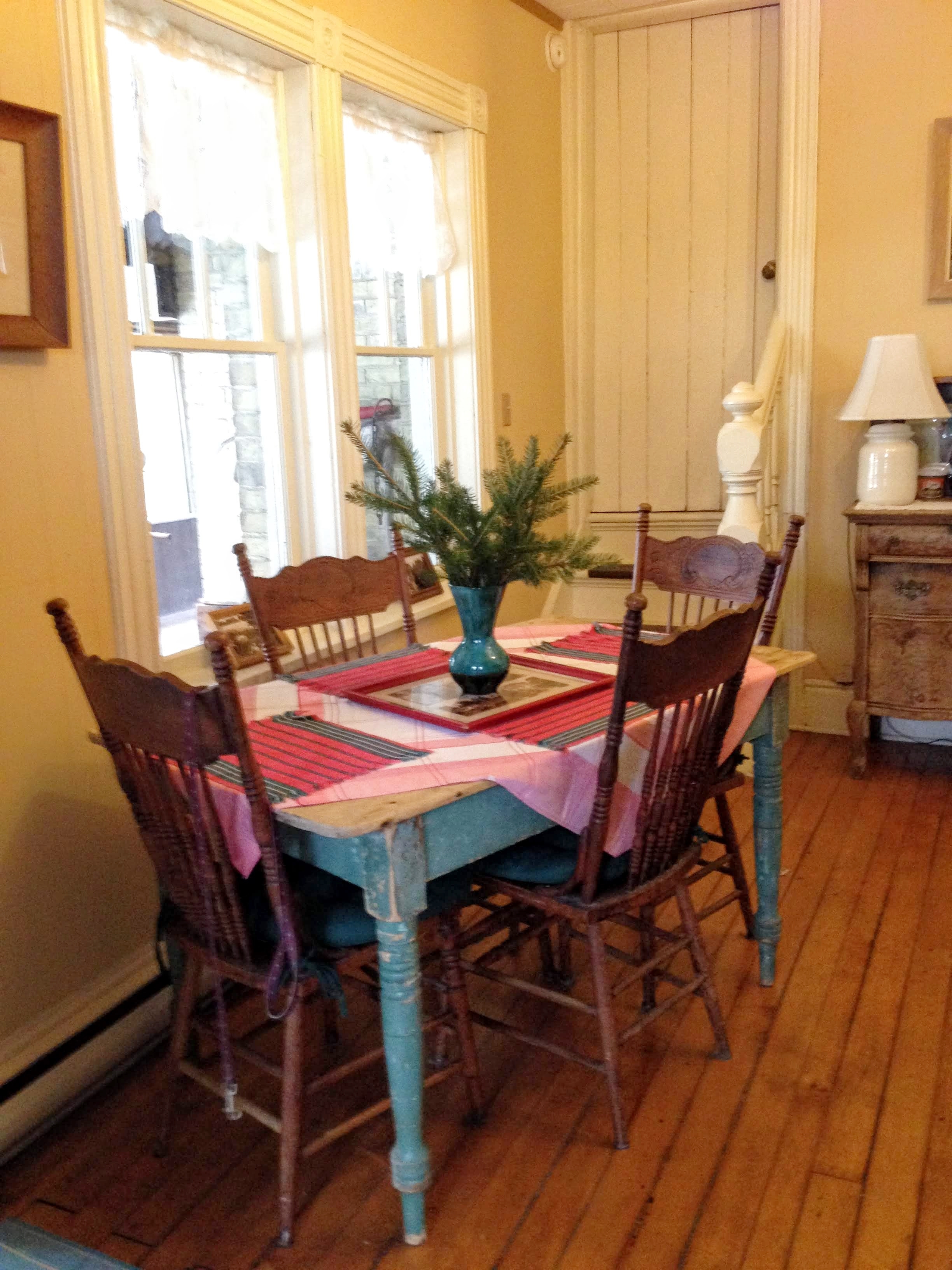 Quaint Canadian Farmhouse Rooms Houses for Rent in Bluffs