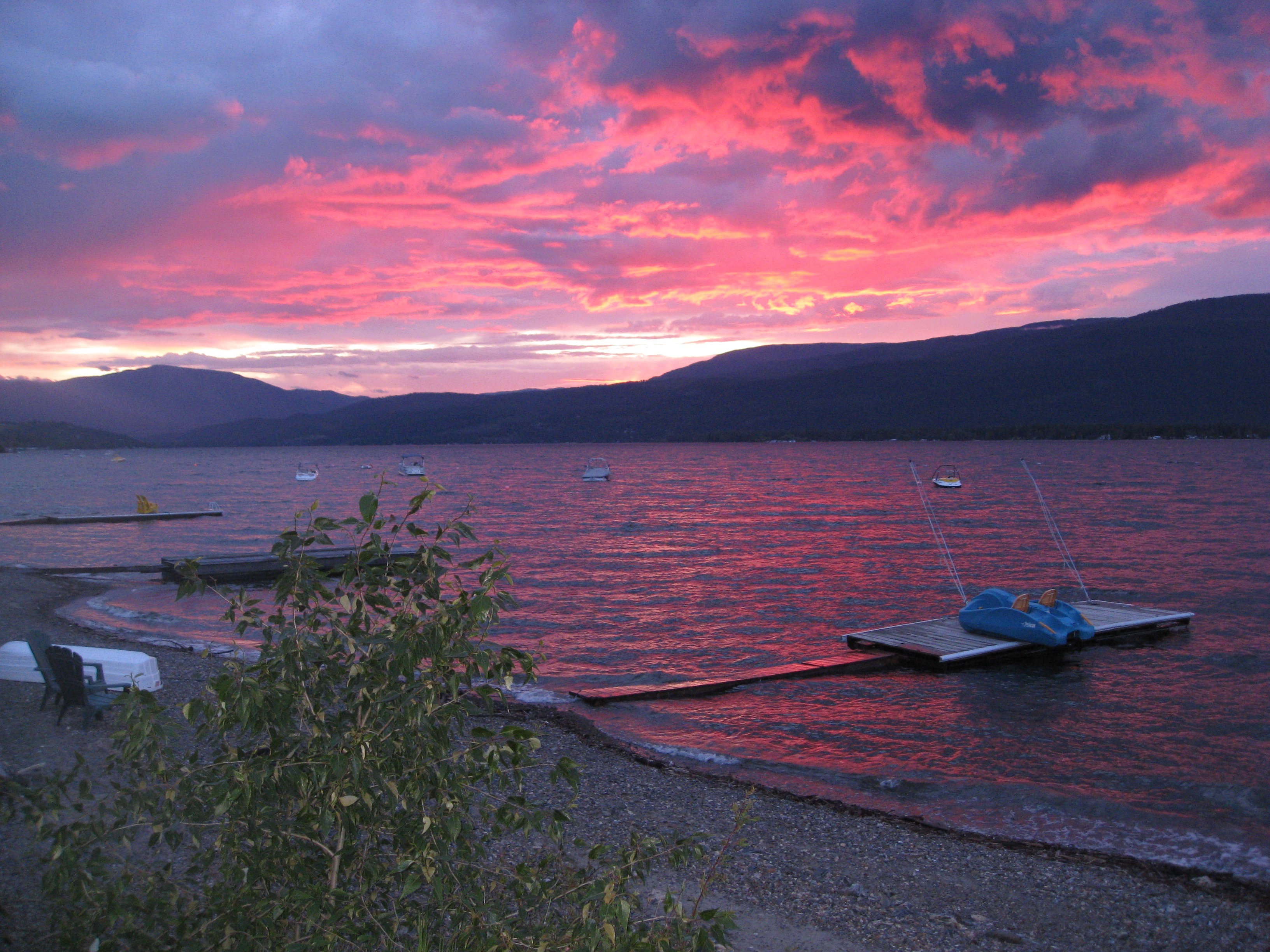 Shuswap Lake, Sorrento BC Waterfront Beach House Houses for Rent in