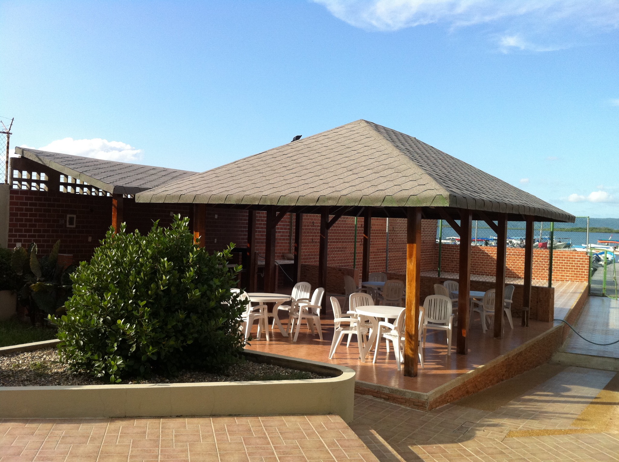 Beautiful Apartment with Private Pier and Pool