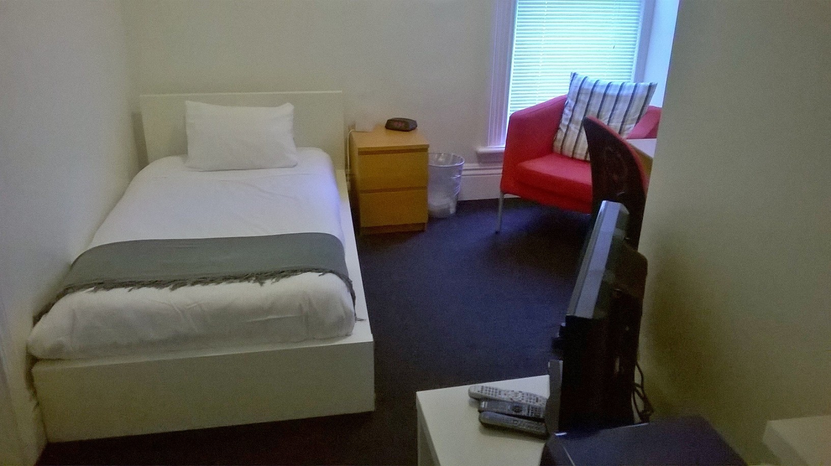 One Bedroom Short Walk to Harvard (Rm 3) in Riverside, Cambridge