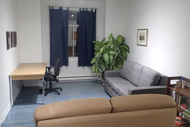 Bedroom with den near Metro Vendome & CUSM hospita
