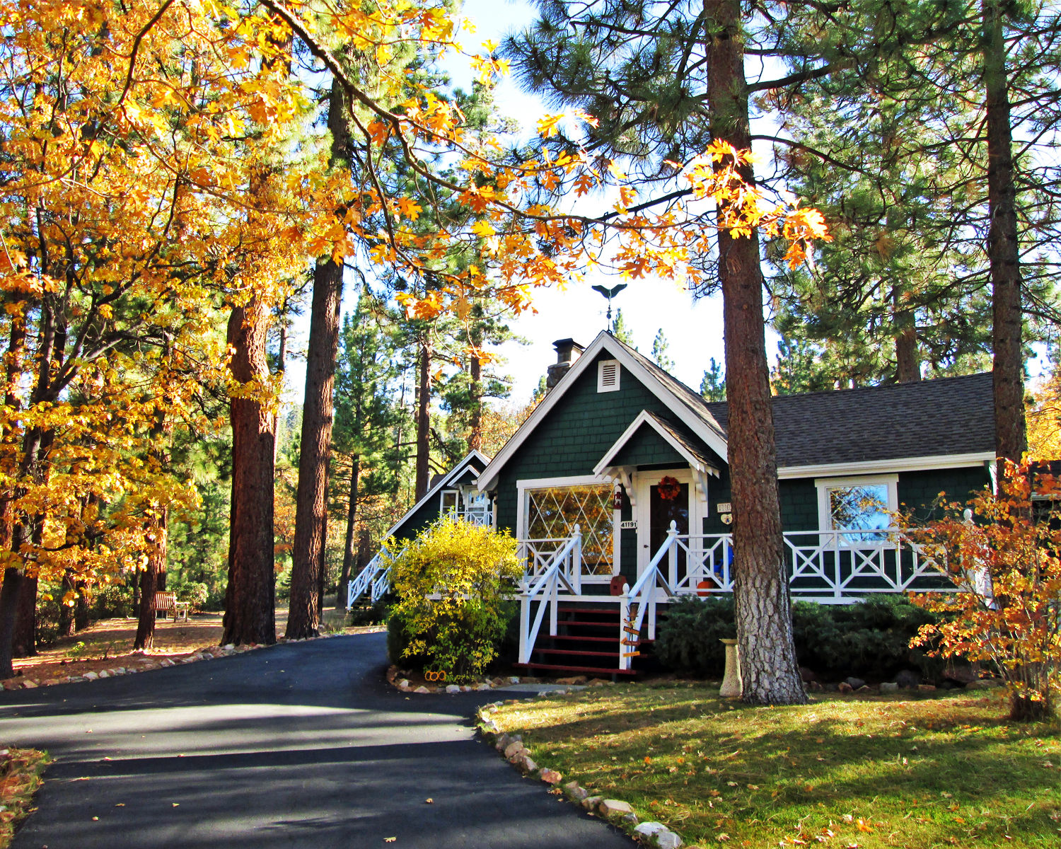 Romantic Retreat Close to Village, Lake & Resort