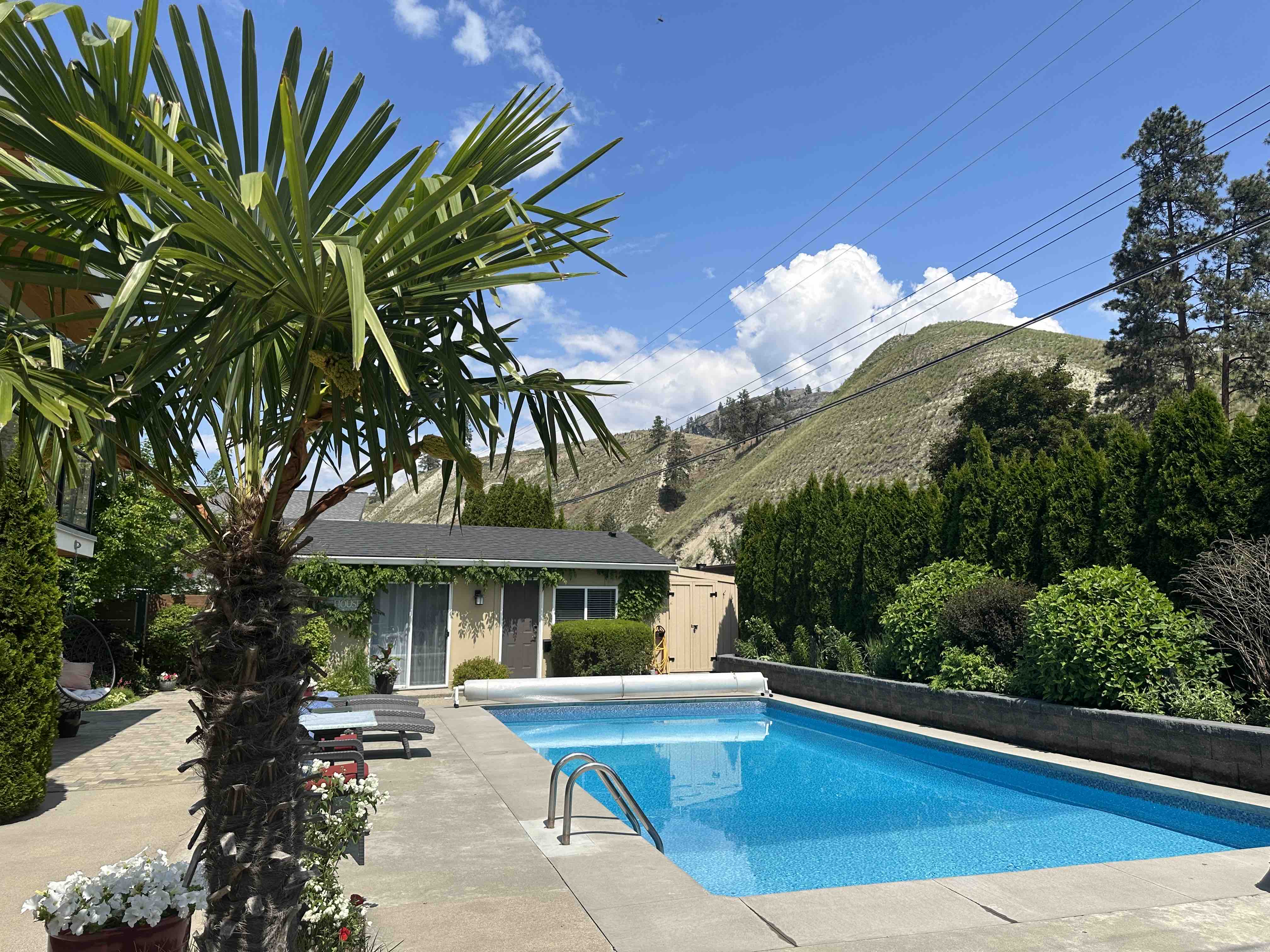 'Suite Skaha Retreat' Modern Pool House (licensed)