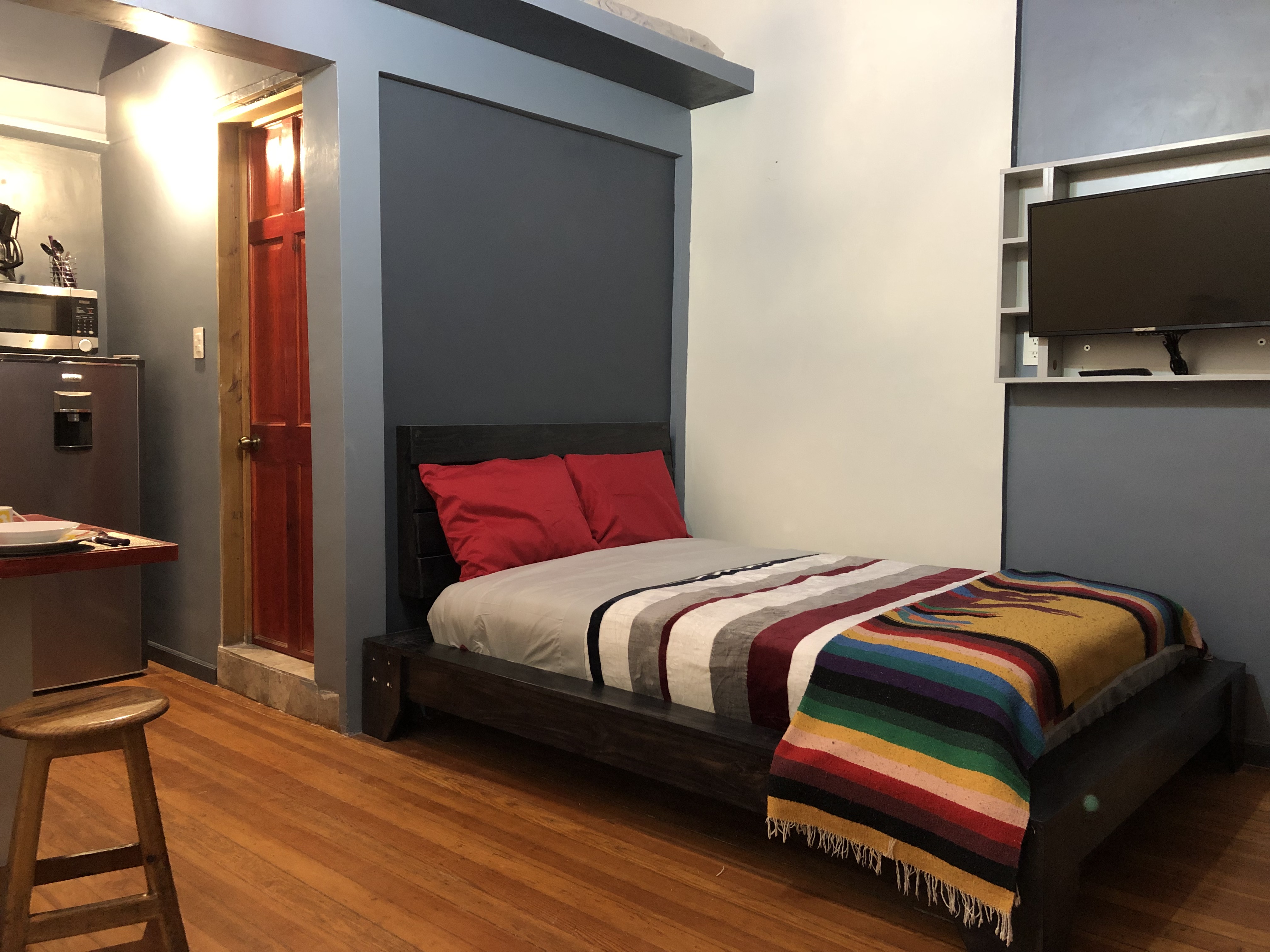 Independent and comfortable studio. Great location