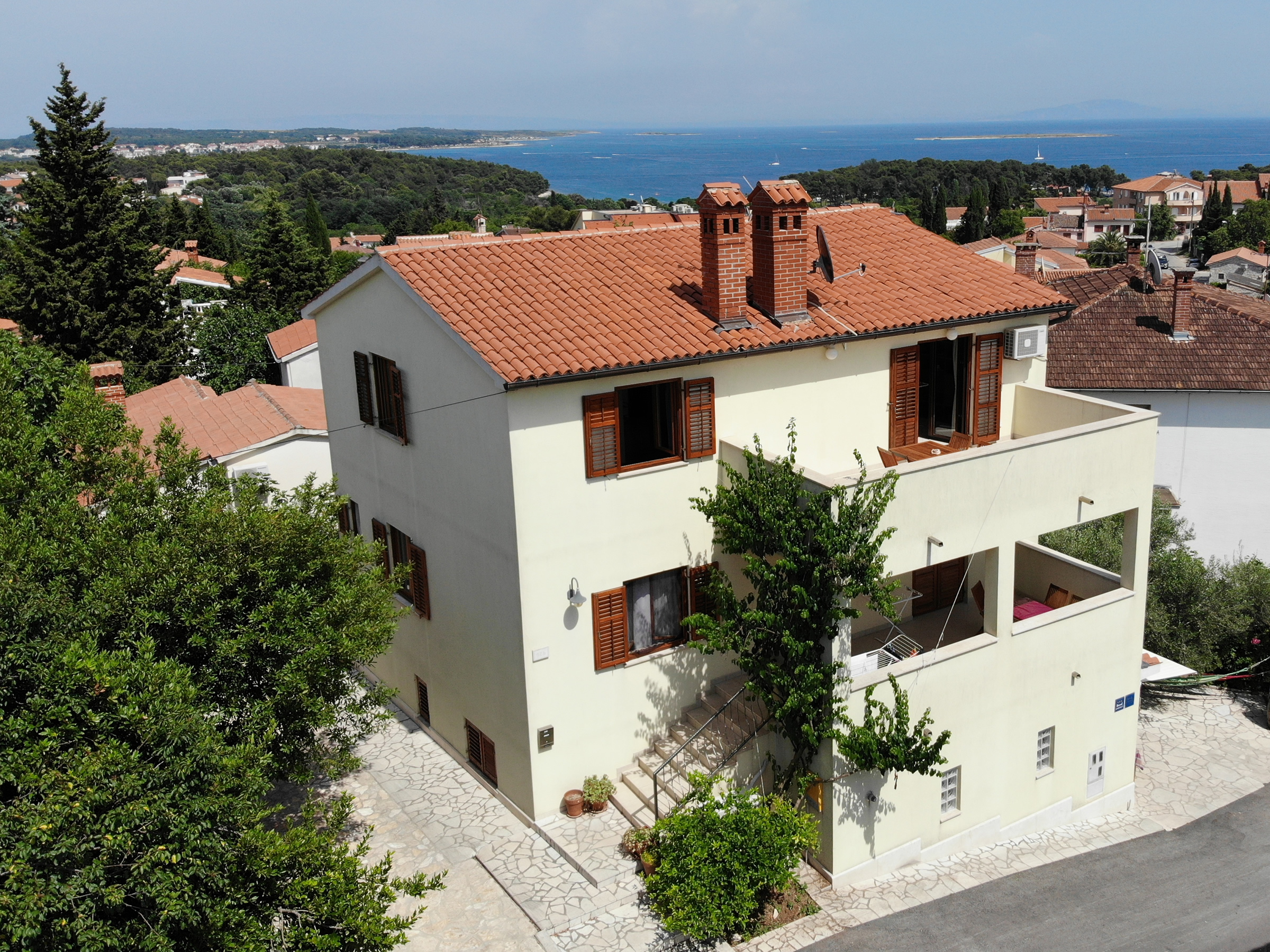 Big apartment in center of Premantura