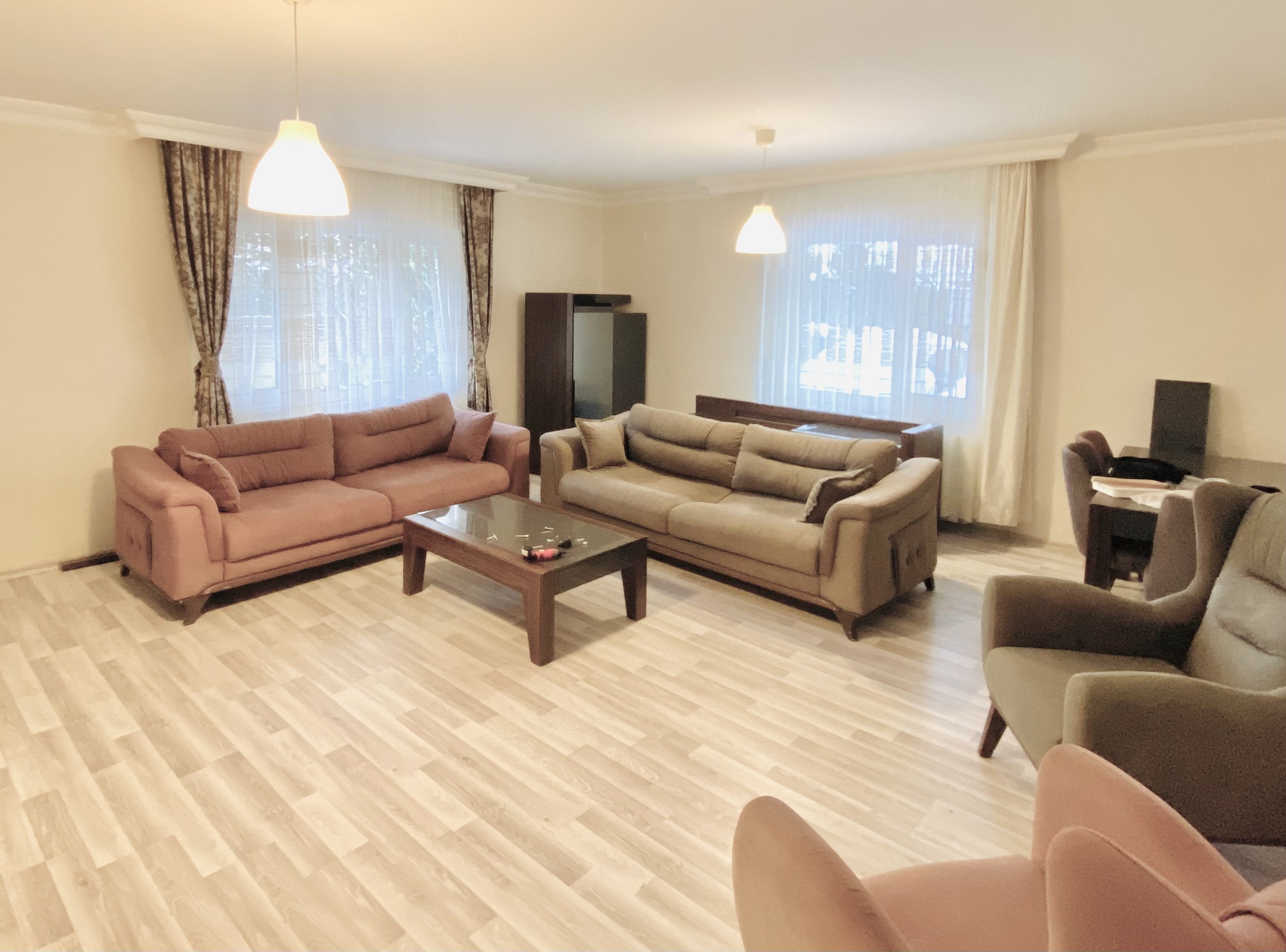3 large rooms, 2 minutes to the metro
