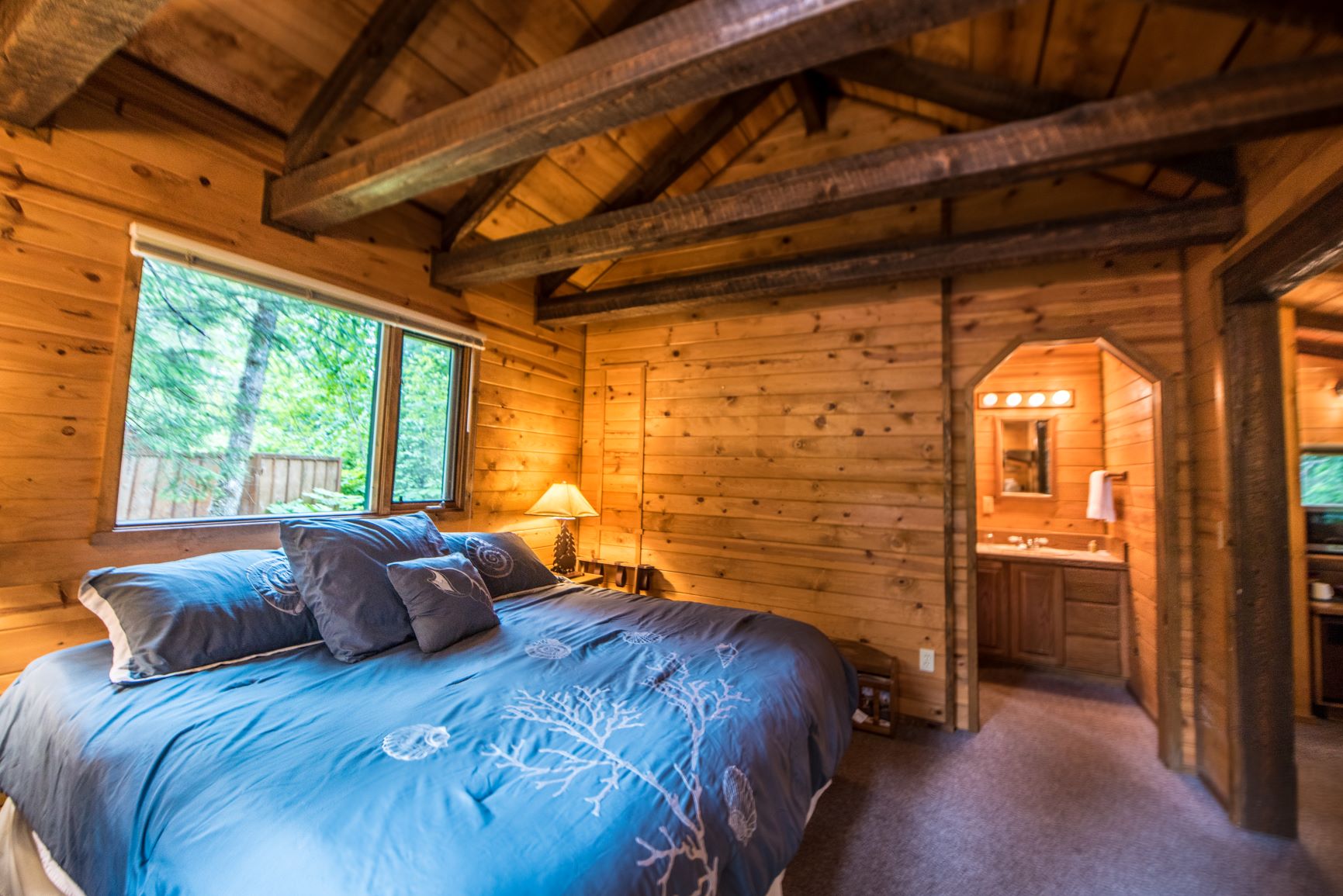 Abode Well Cabin King Private Bathroom and WIFI Cabins for Rent in