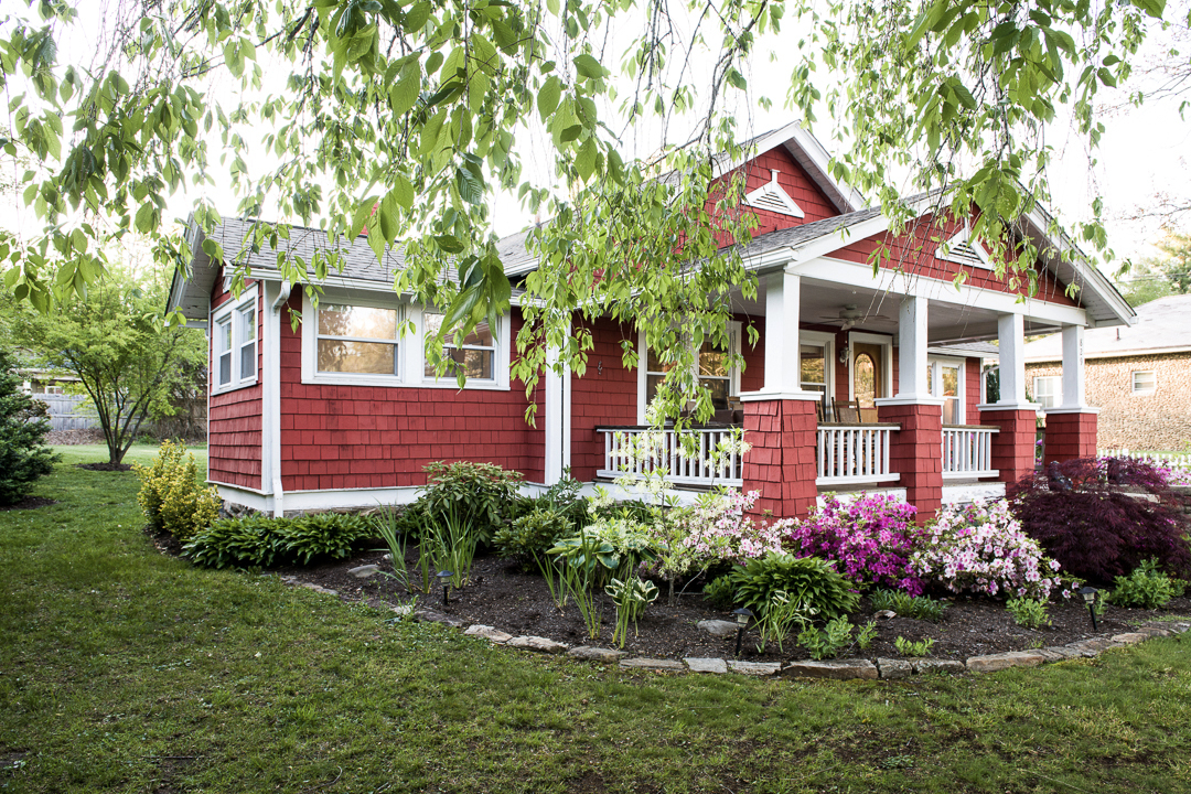 THE RED COTTAGENo service fee added! Pet Friendly Vacation homes for