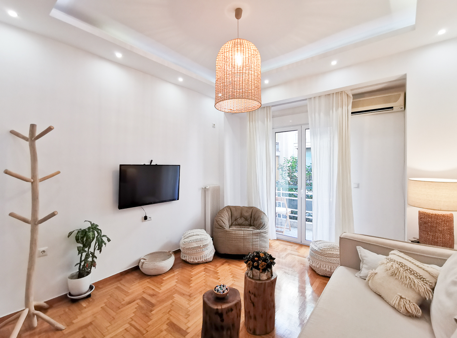 Stunning apartment next to Acropolis and metro