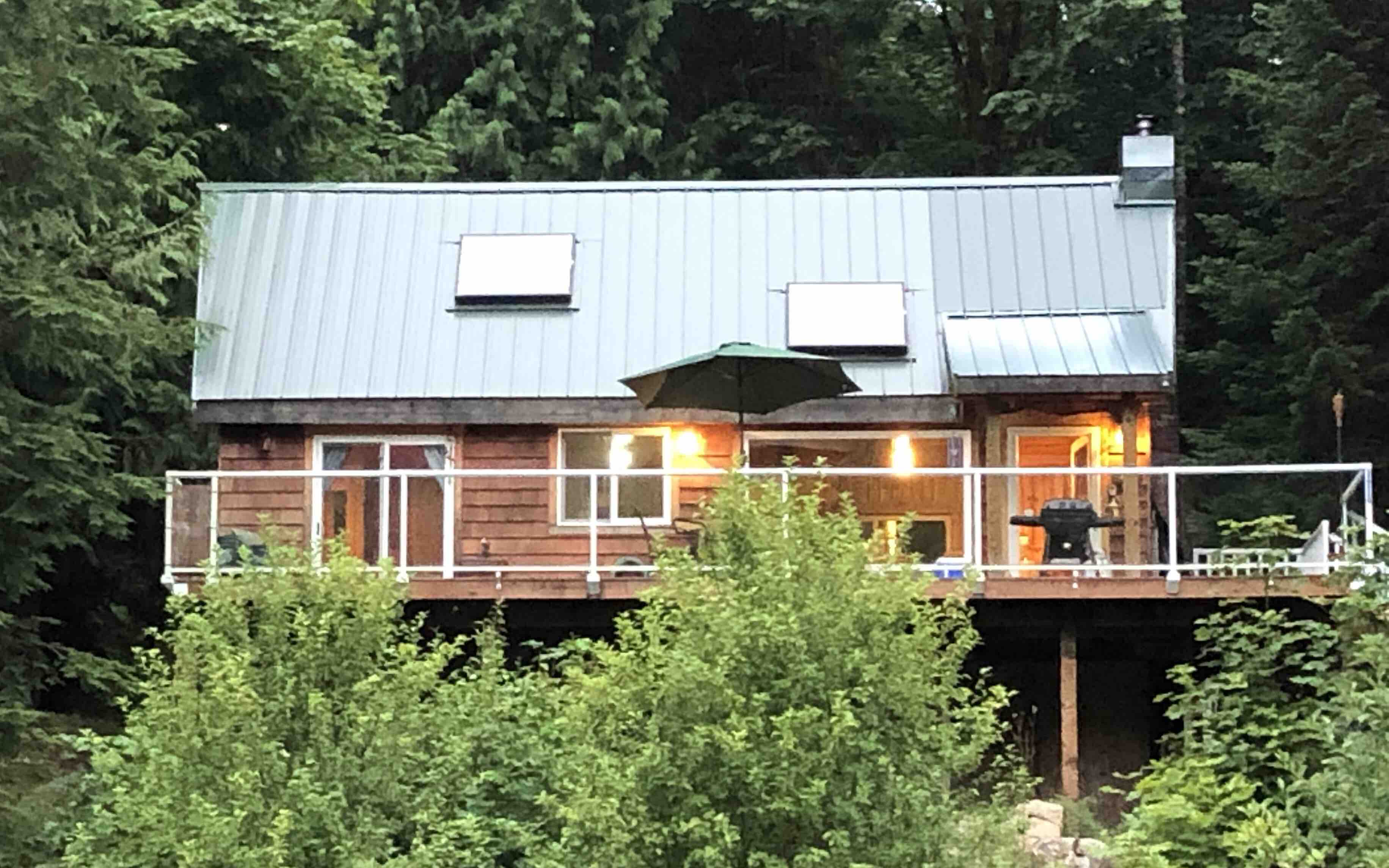 Vacation Home Custom Riverfront Log Home Near Stevens Pass Gold
