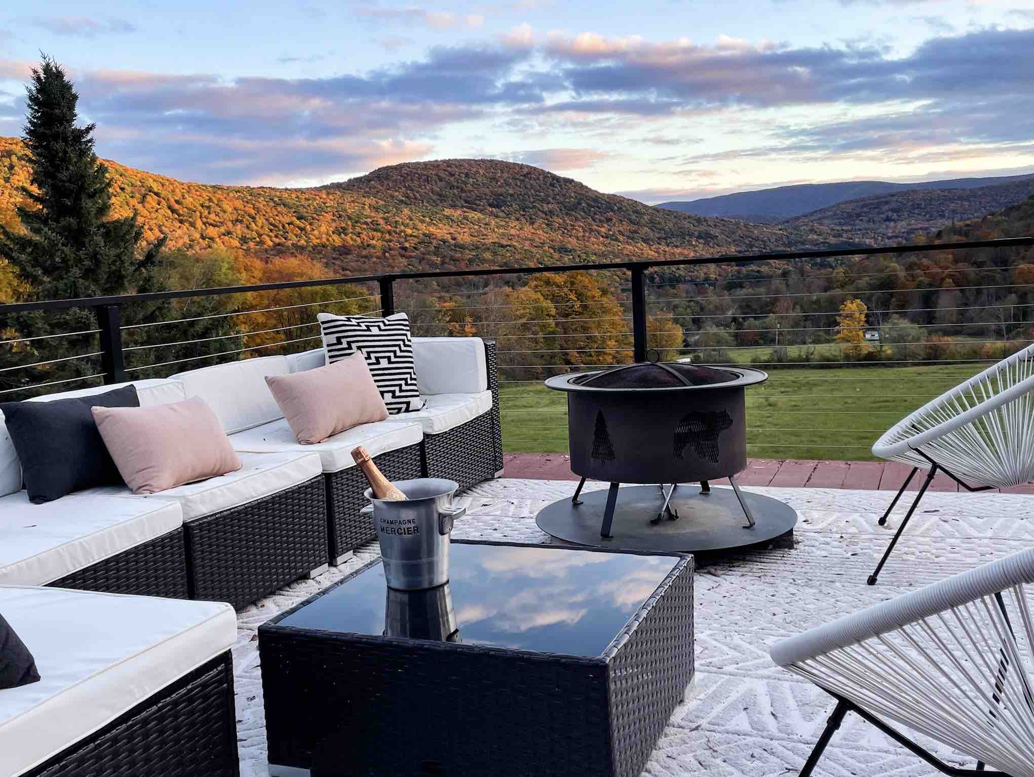 Catskills Arthouse - unique retreat with VIEWS!
