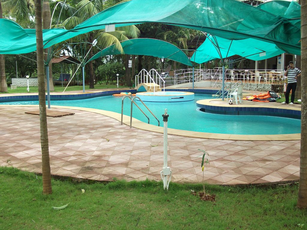 Elysium Nagoan Beachside Large Room 5 beds