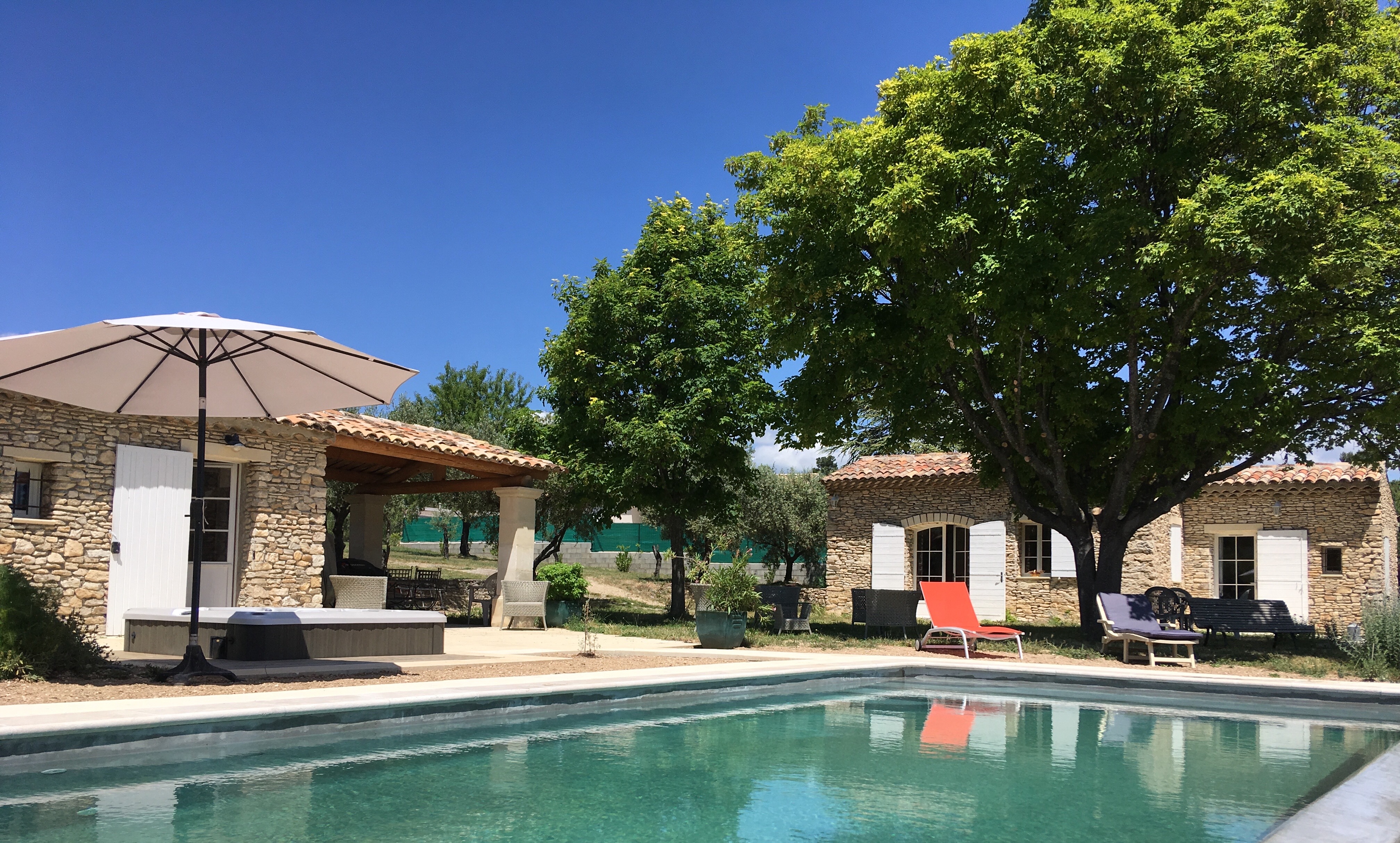 Provencal MAZET, Jacuzzi, and pool NOT SHARED