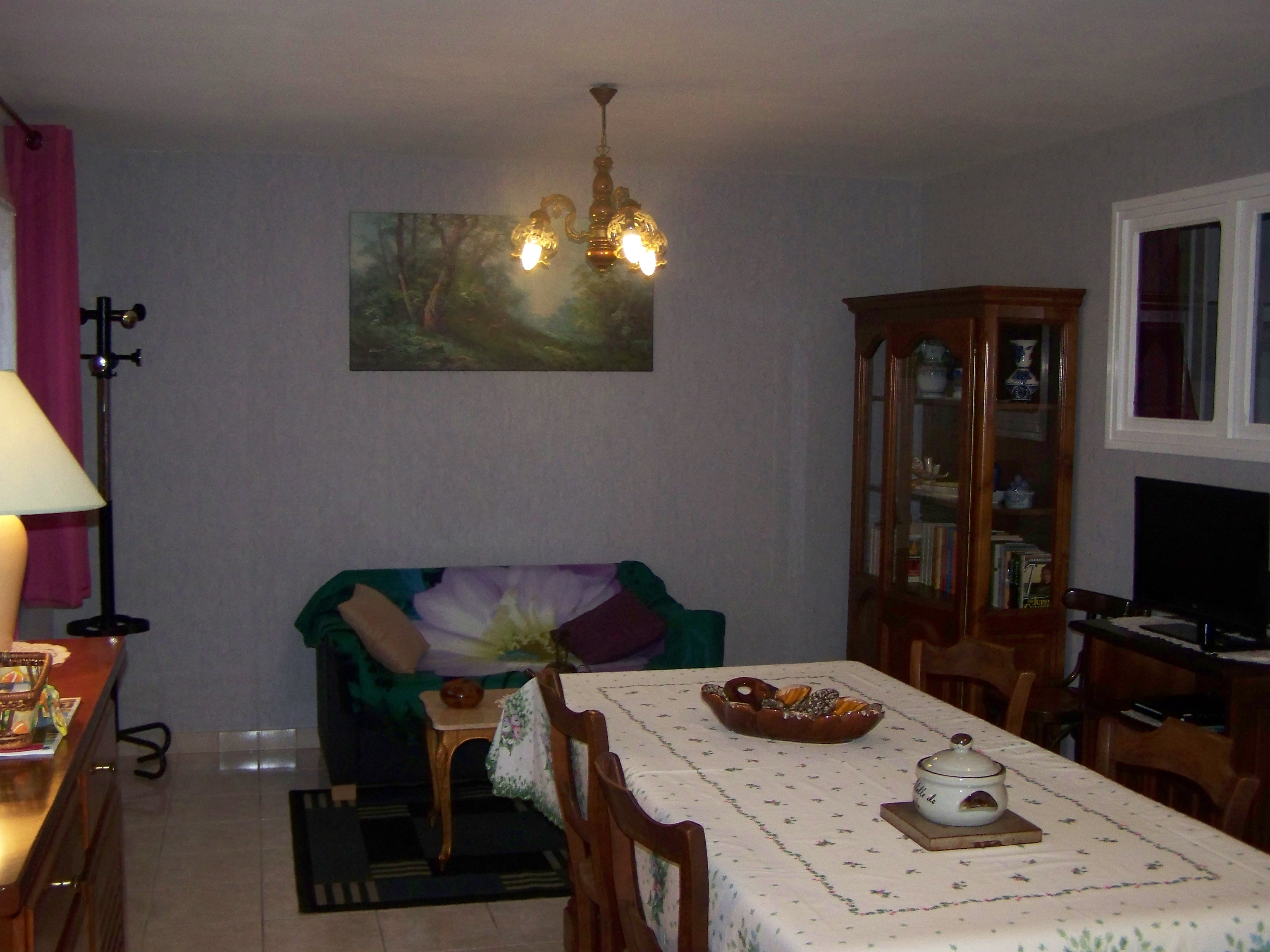 APARTMENT # 2 CENTRE JONZAC 3 *