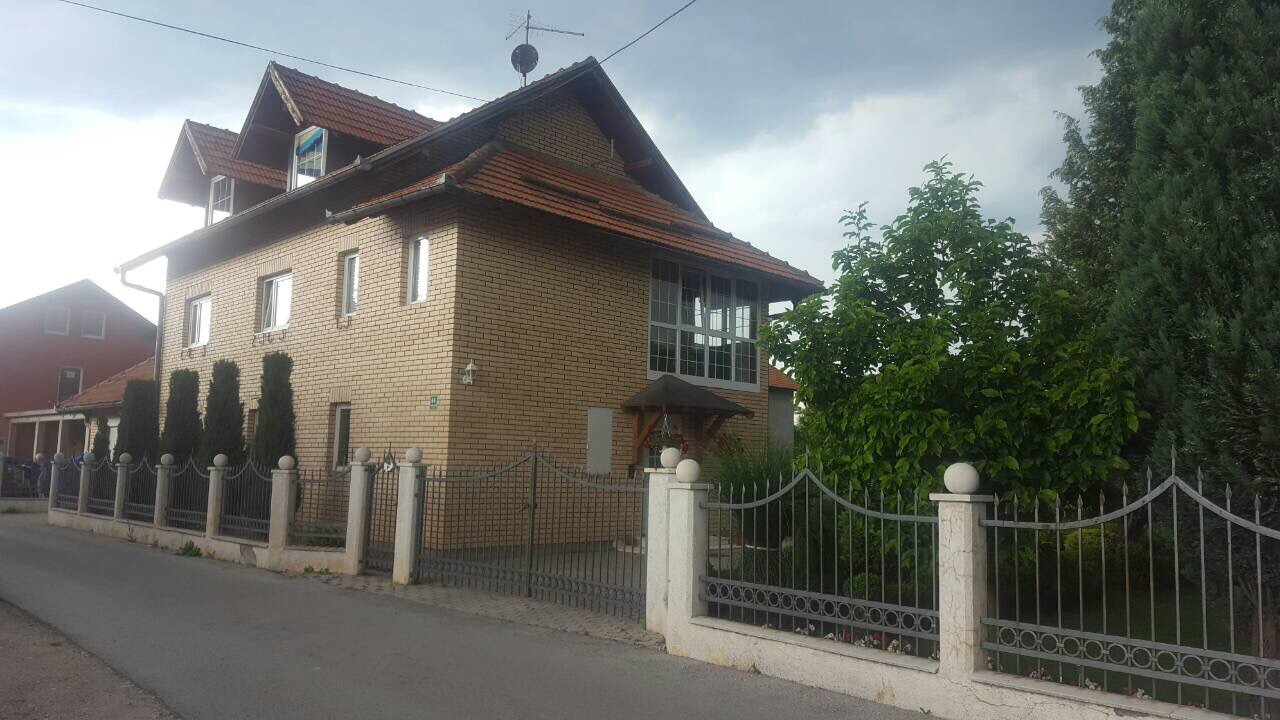 Entire place Ilidza ( 2nd floor)