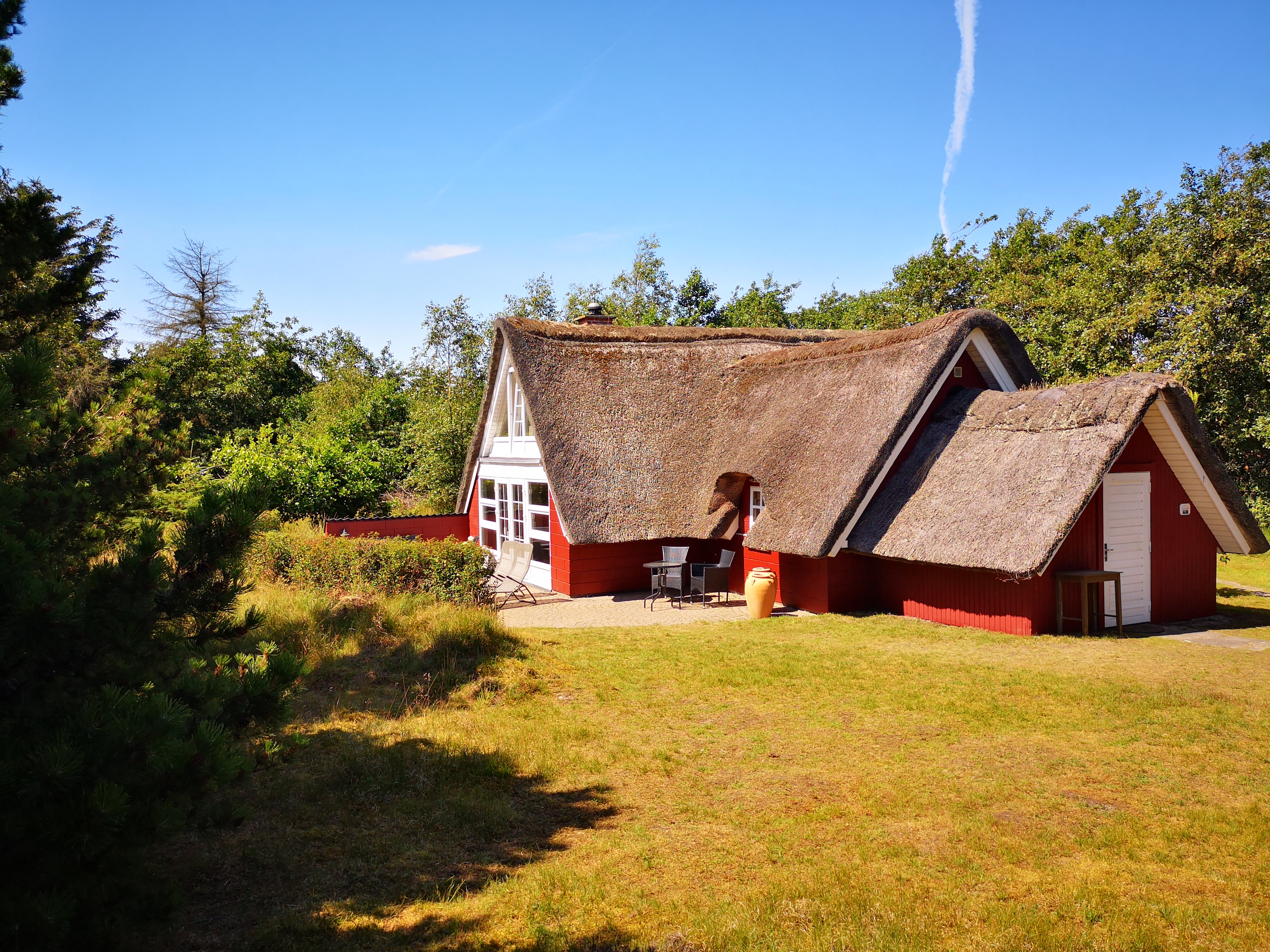 Cozy and charming thatched cottage