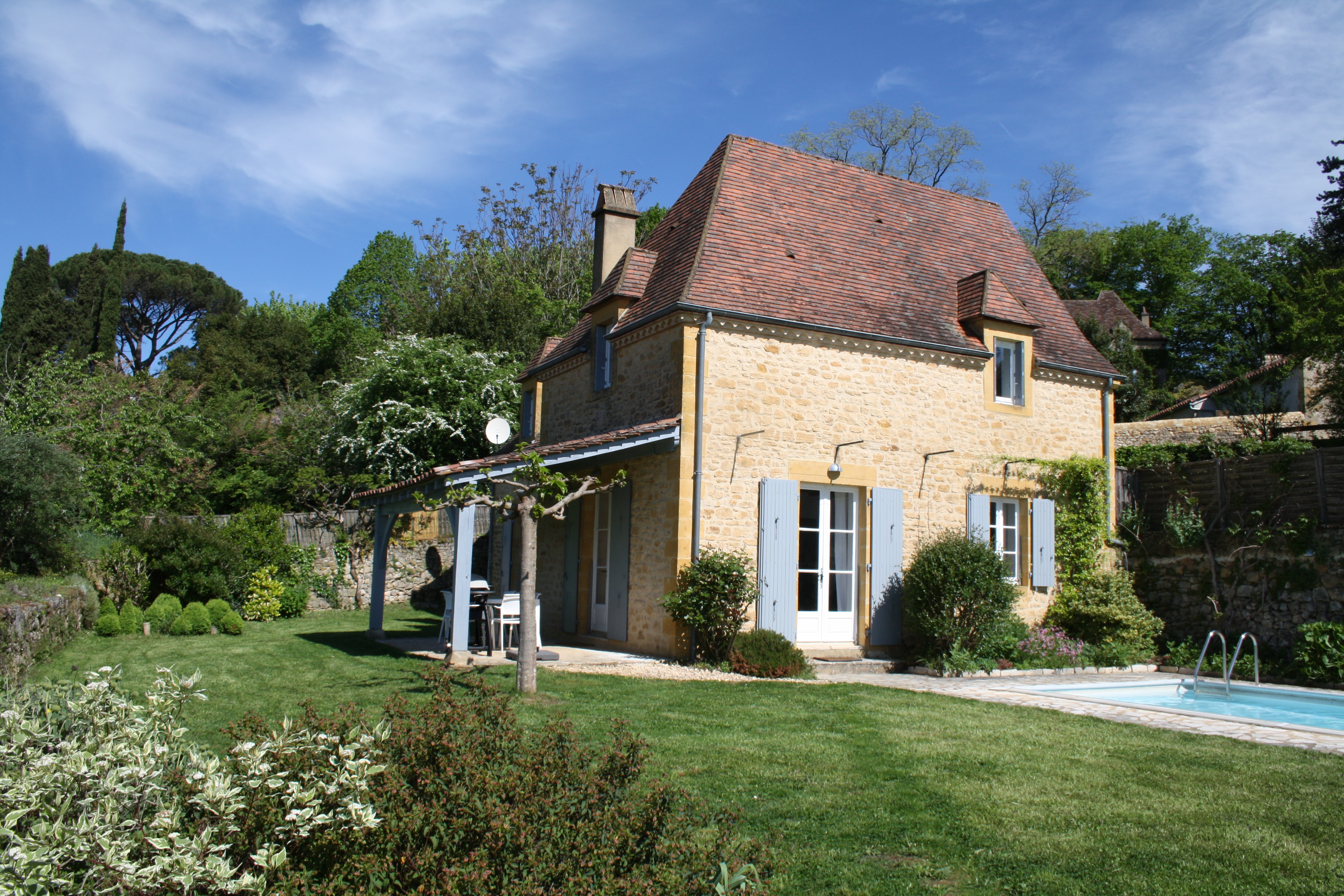 Superb renovation IN Domme, heated pool, views