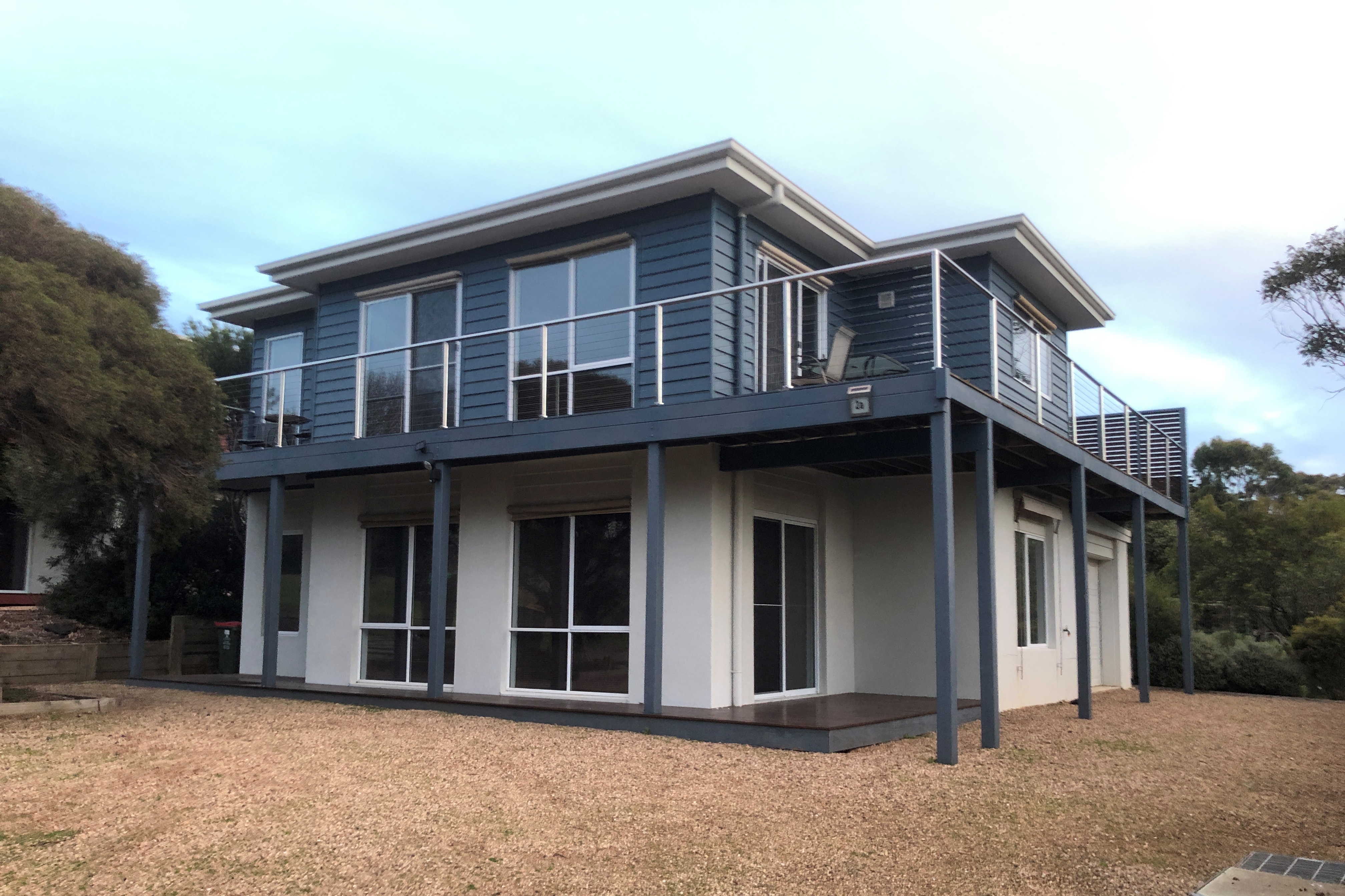 Lunella Beach House (with free wifi)