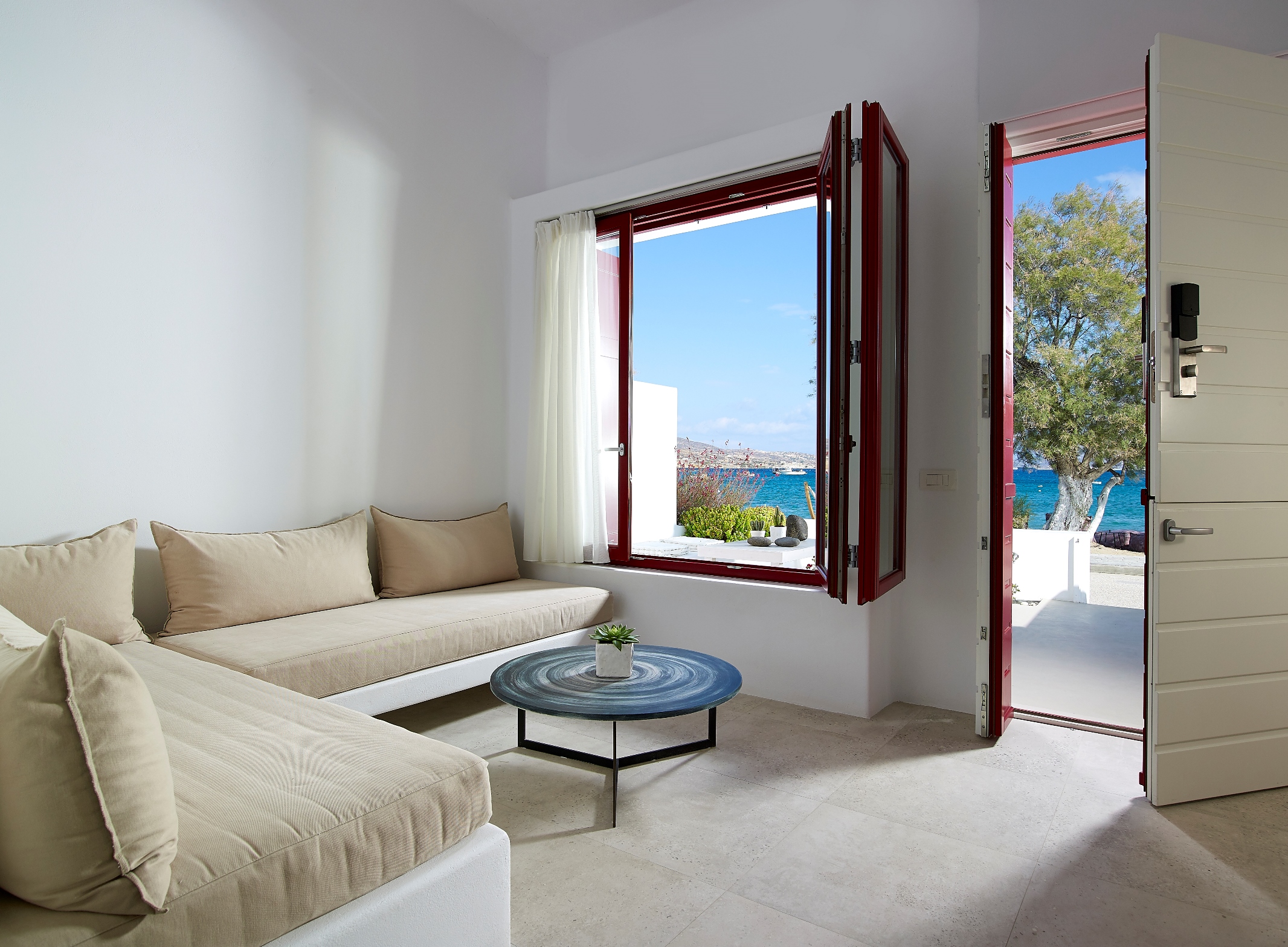Beachfront Deluxe suite with private beach area