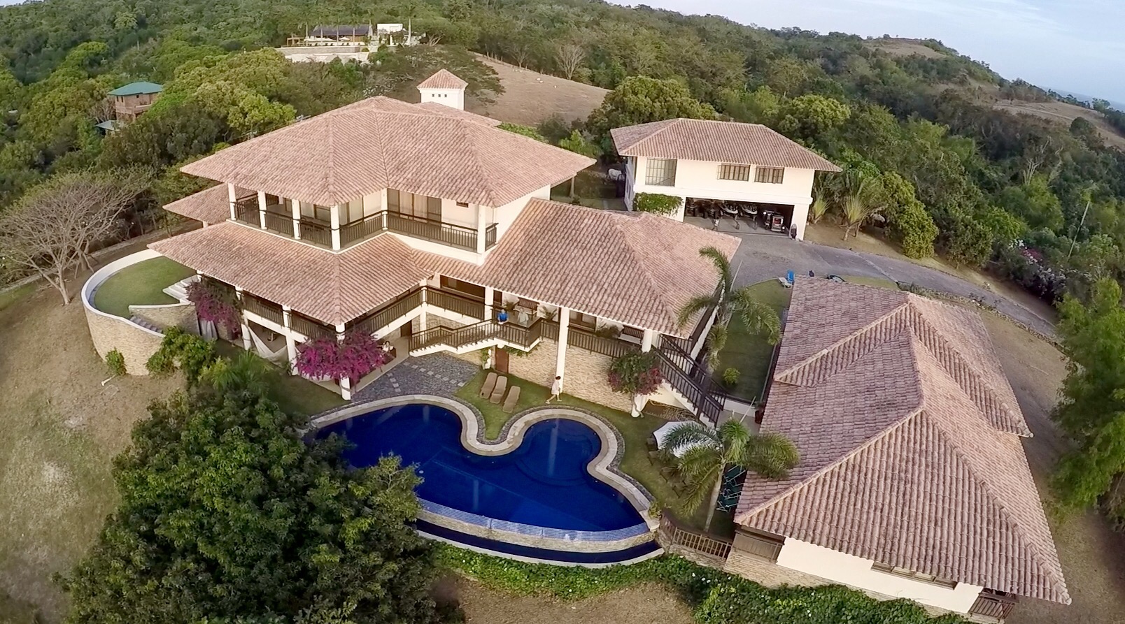 Beach House in Calatagan Batangas with Great Views Villas for Rent in