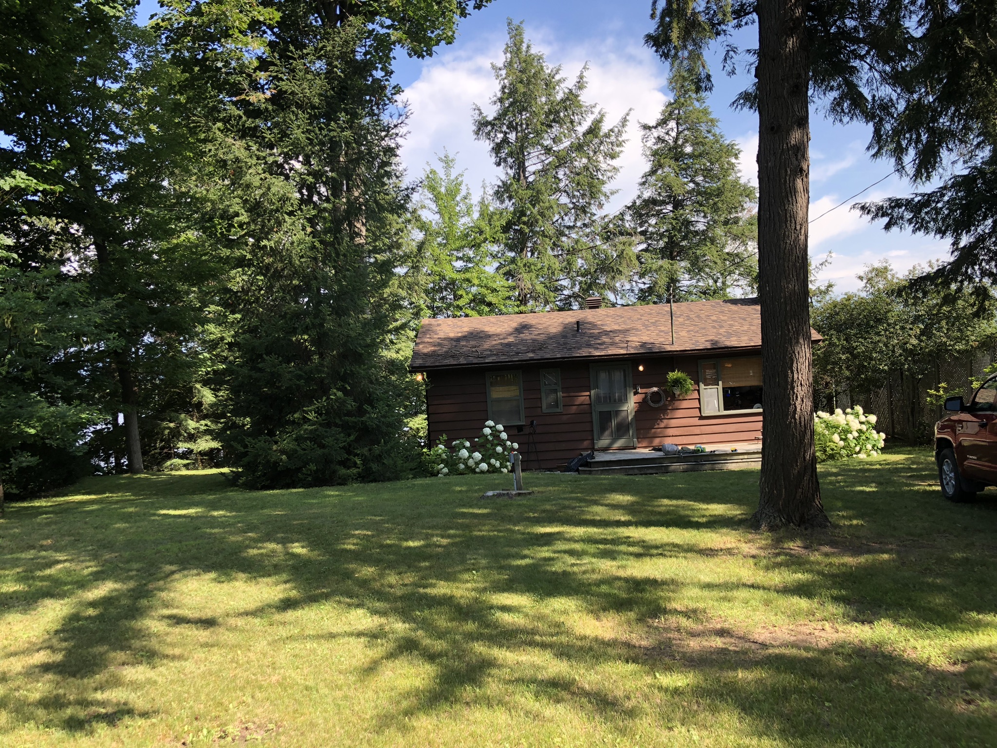 Cozy Island View Cottage on the Ottawa River Cottages for Rent in