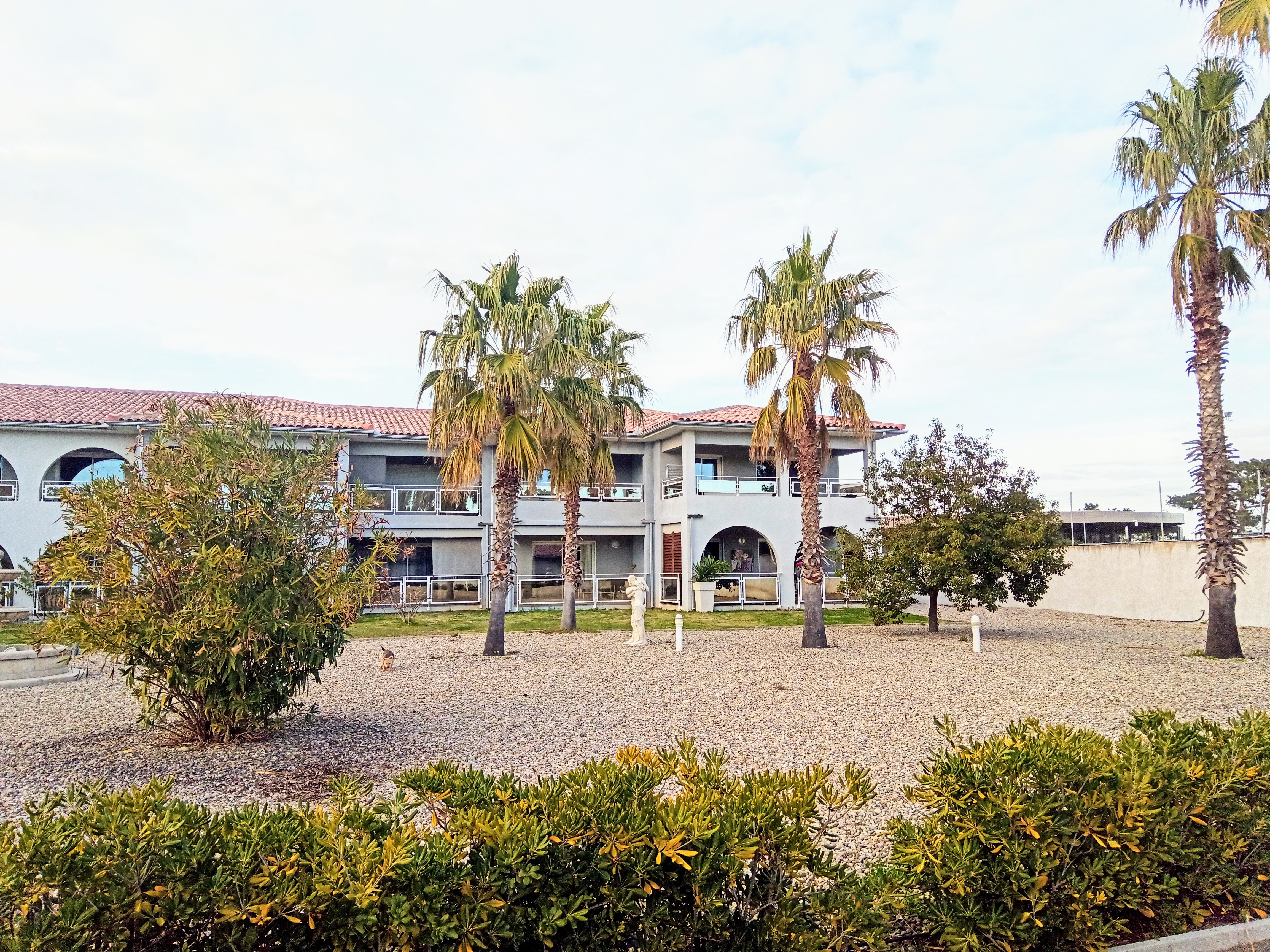 U paradisu, quiet T2, private sea access 80m away.