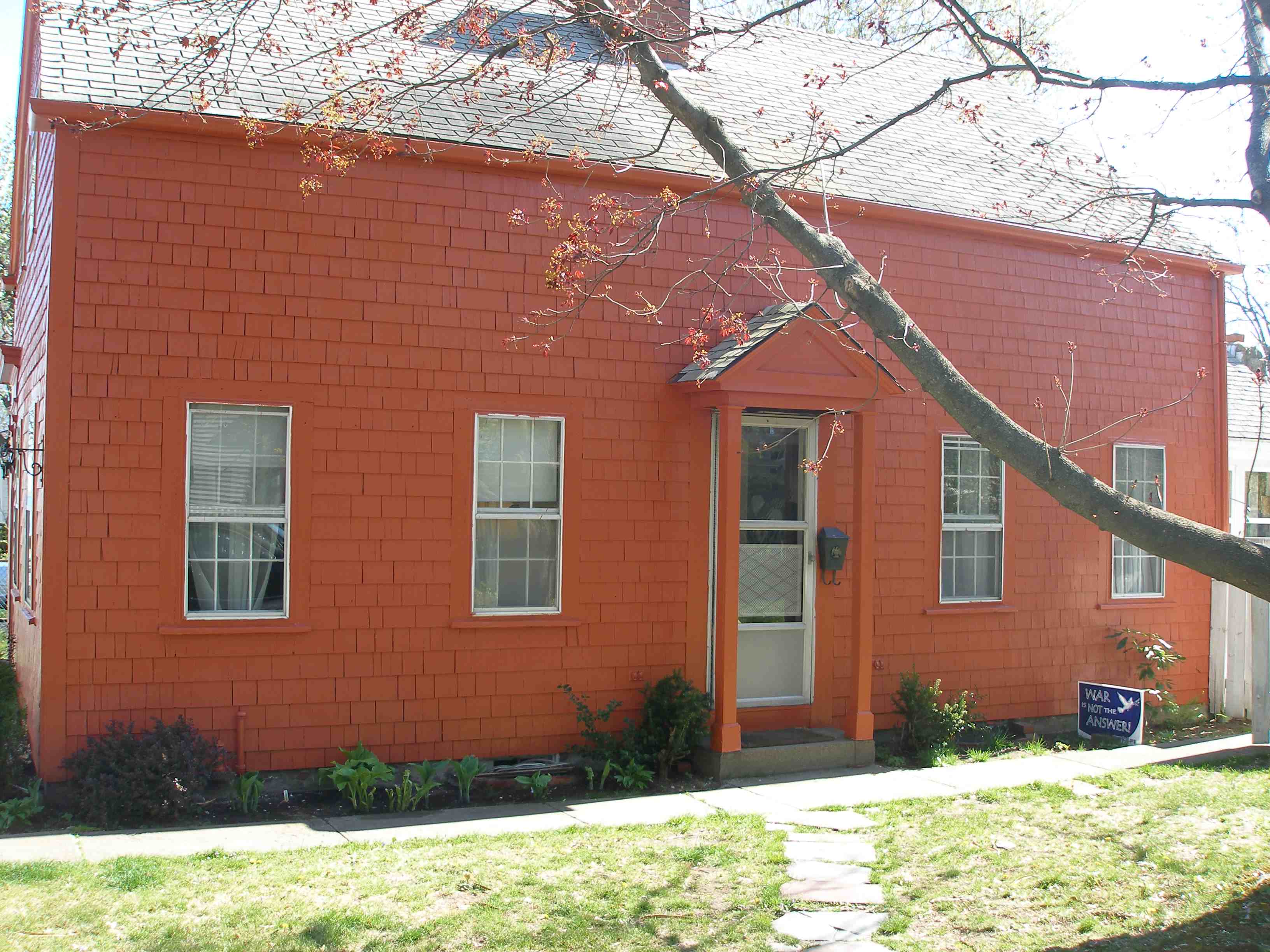 Poolside near the Merrimack River in Newburyport Guest suites for