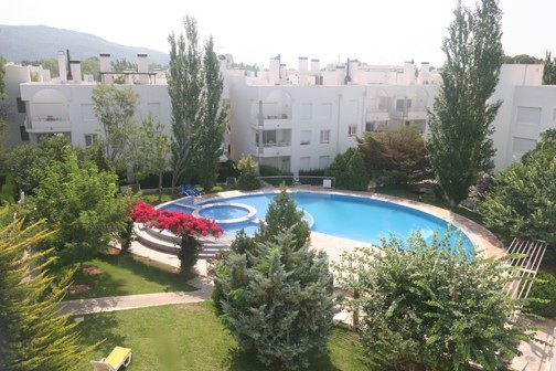 Property with pool, 100 meters of beach & Pinewalk