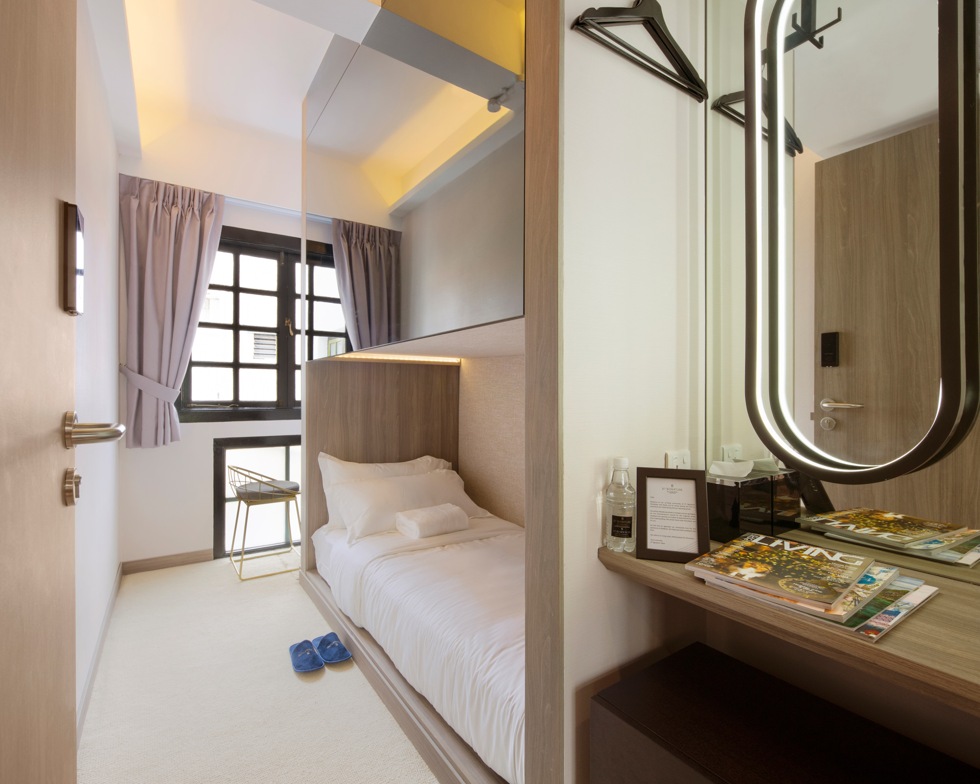 Single room, window, shared bathroom in Chinatown
