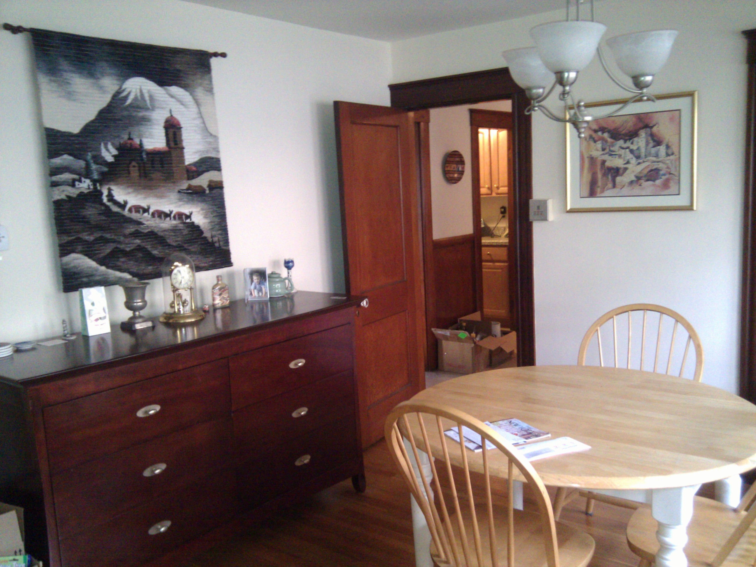 A room in spacious 3 bdroom apt in North Cambridge, Cambridge