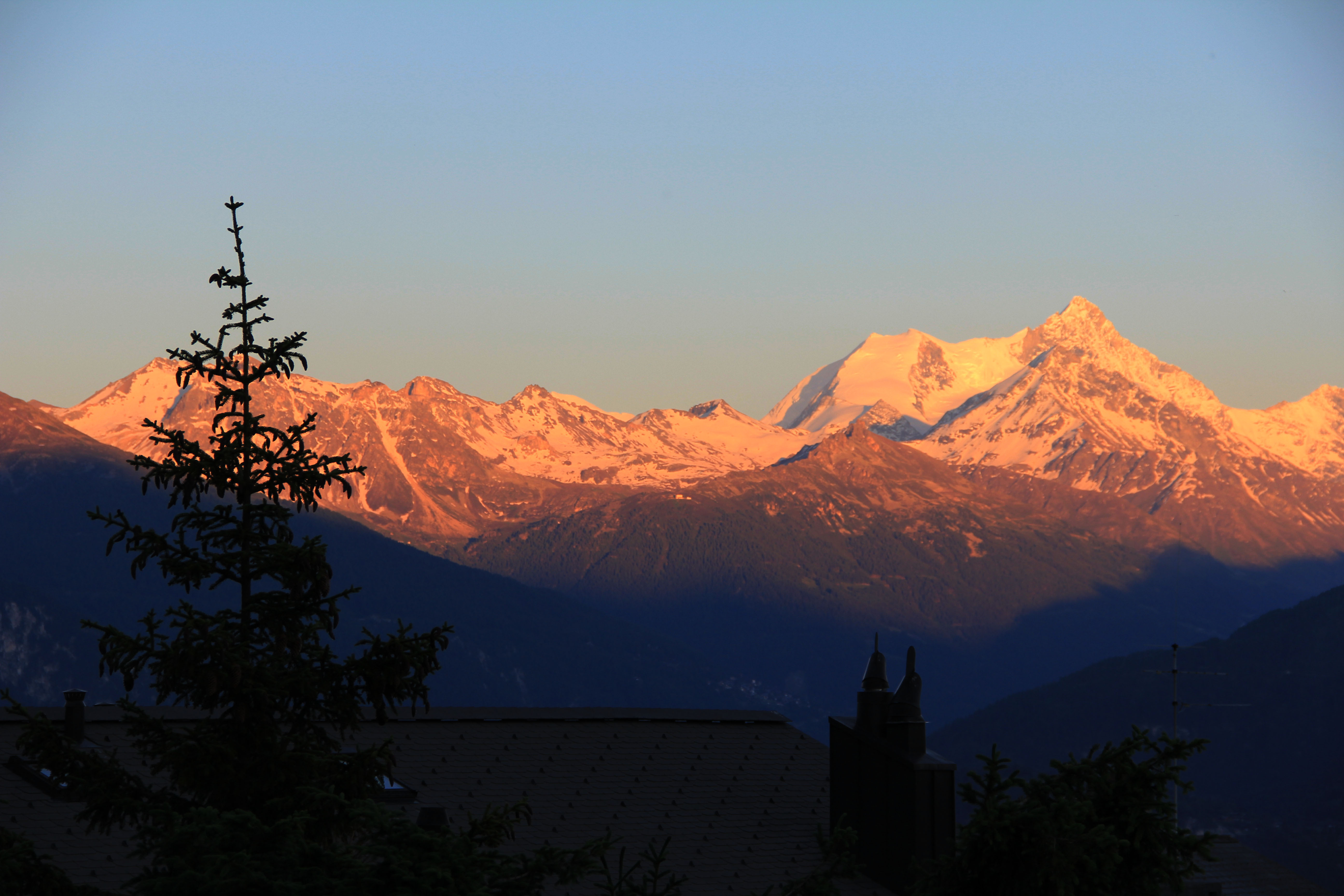Panorama De Reve Et Chambre Calme Apartments For Rent In Montana Valais Switzerland