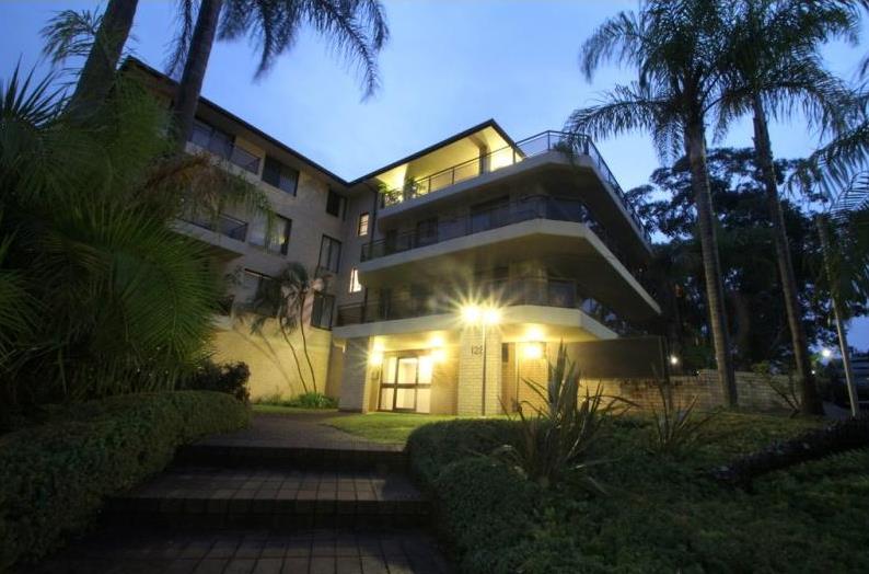 Sunny Coogee flat near beaches, cafes, parks in Randwick, Sydney