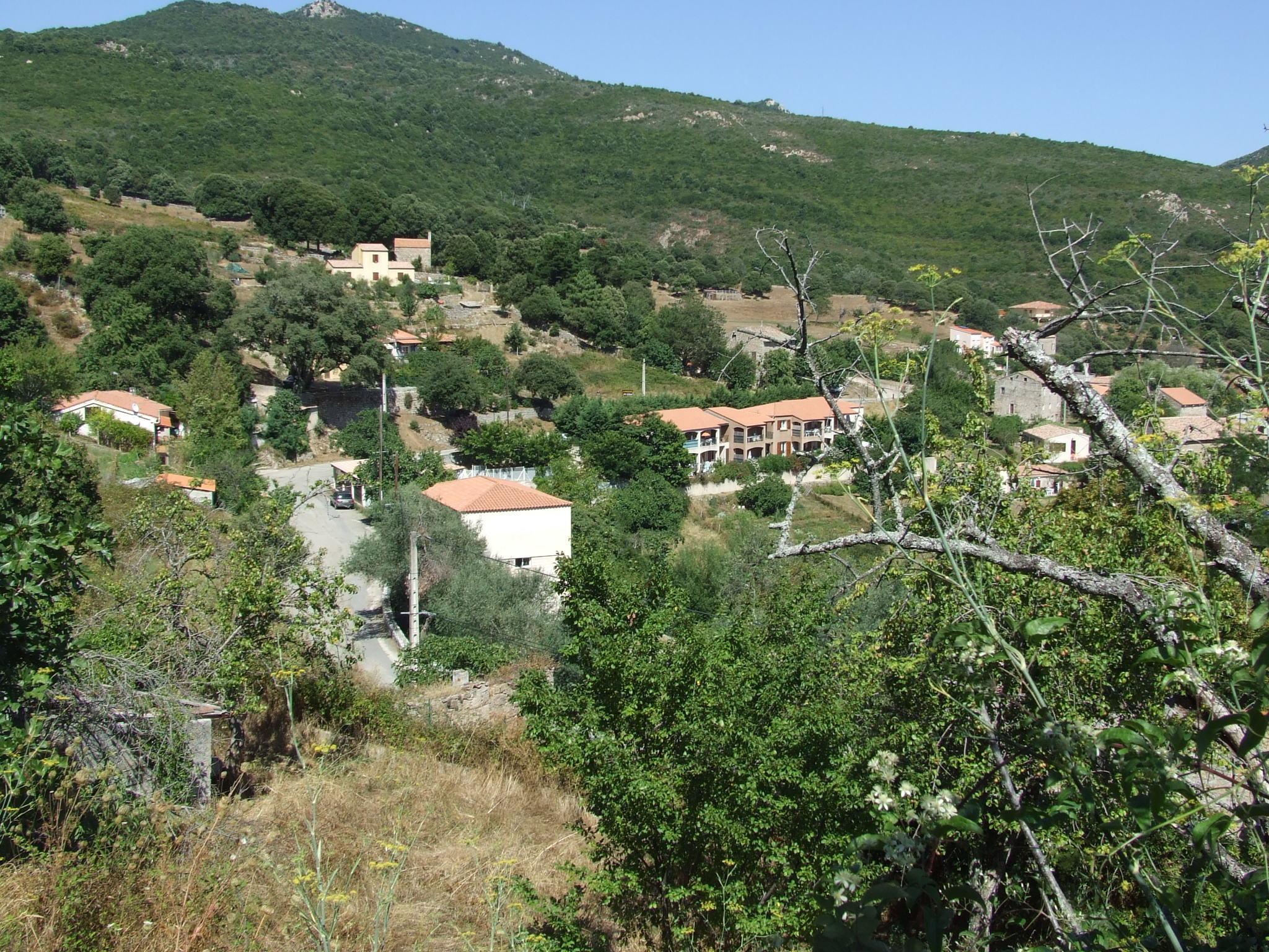 Stay in a village between sea and mountain