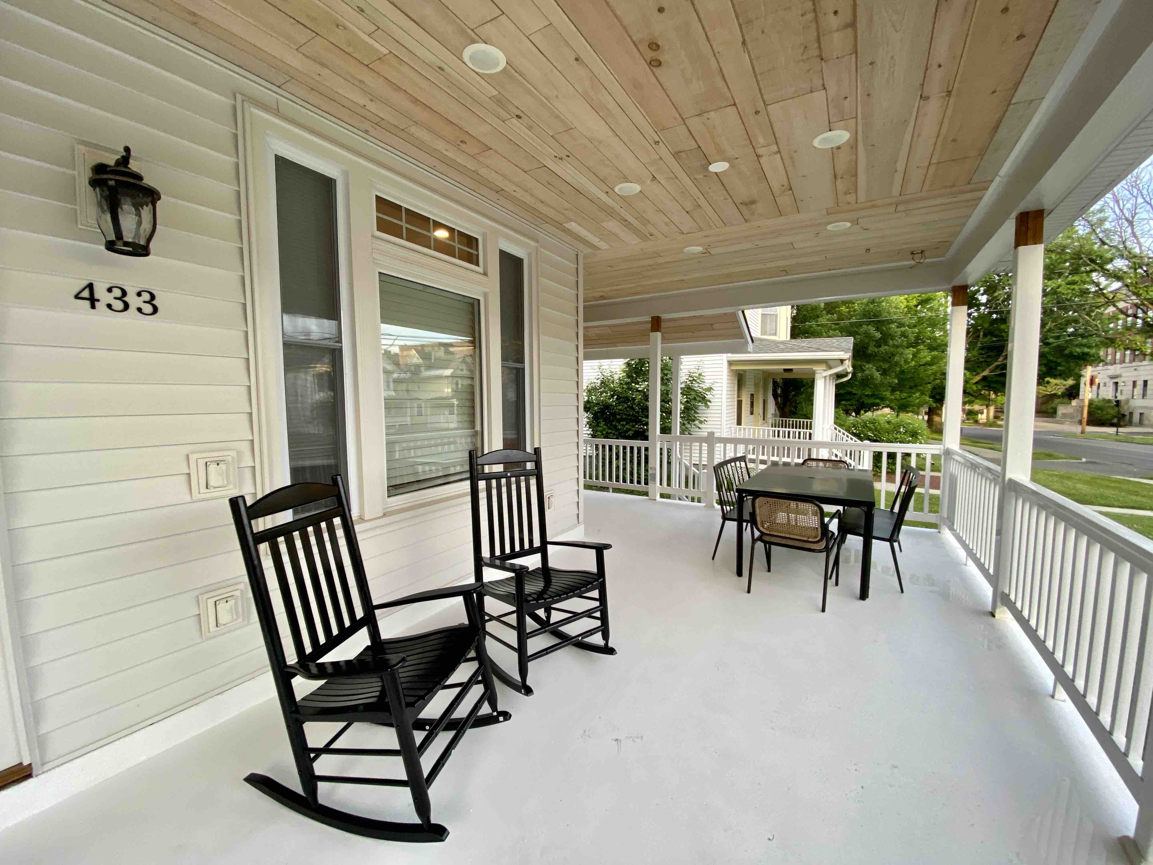 / New Giant Victorian \ 7beds 6 baths + 2x 85" TVs in THIRTEENTH WARD, Albany