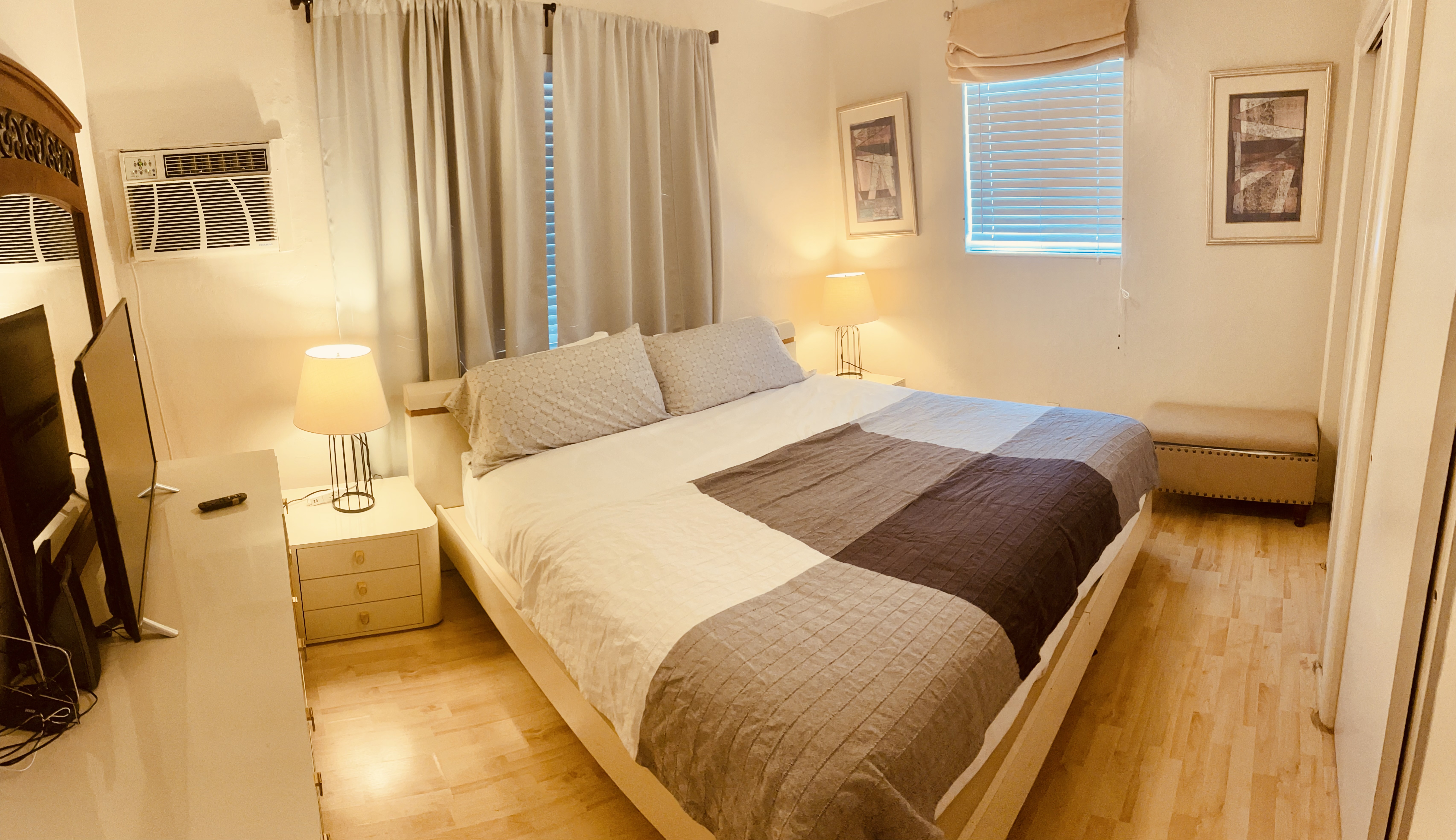 Beautiful 2 bedroom minutes to Hollywood Beach in Hollywood, Broward County